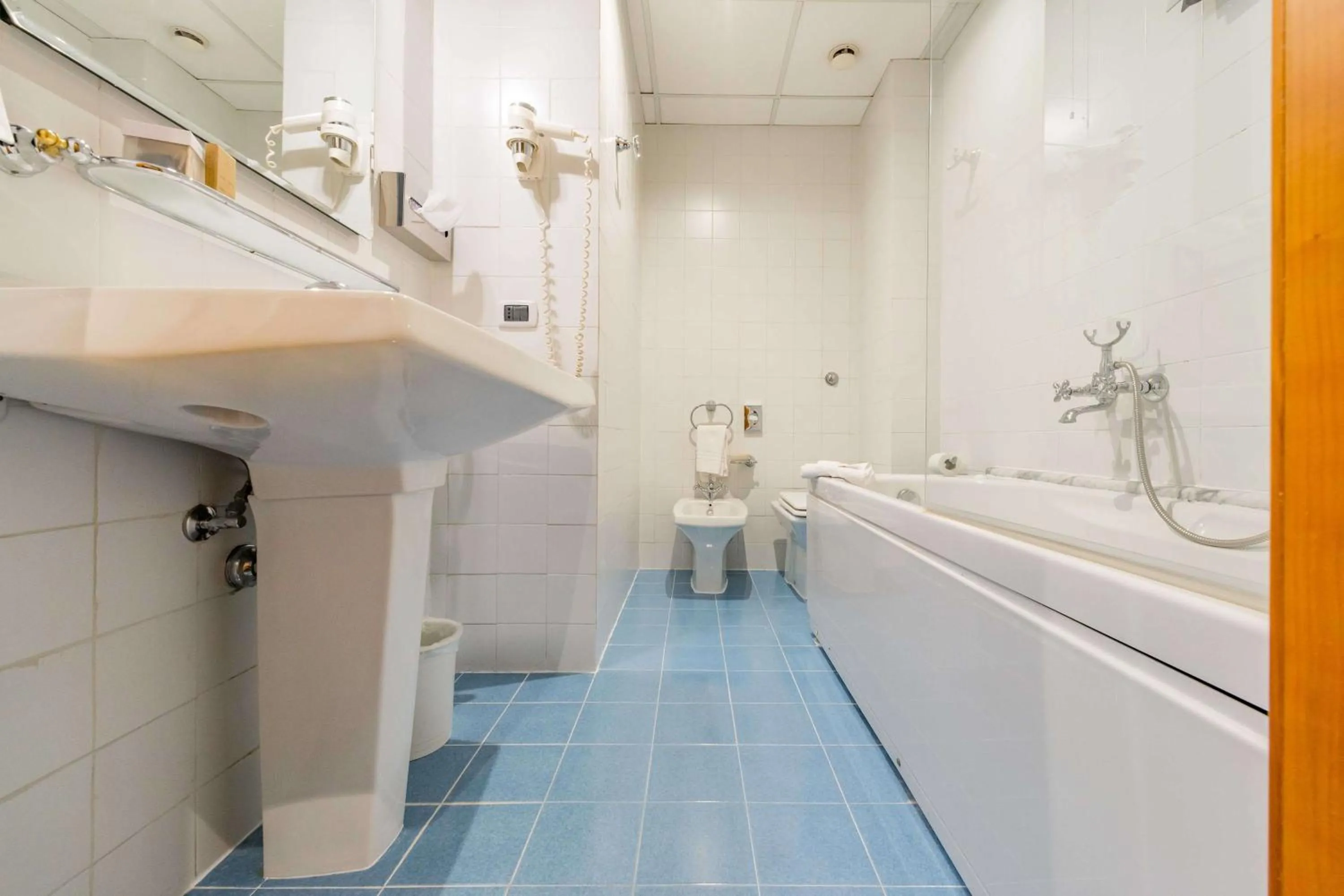 Bathroom in Best Western Hotel Artdeco