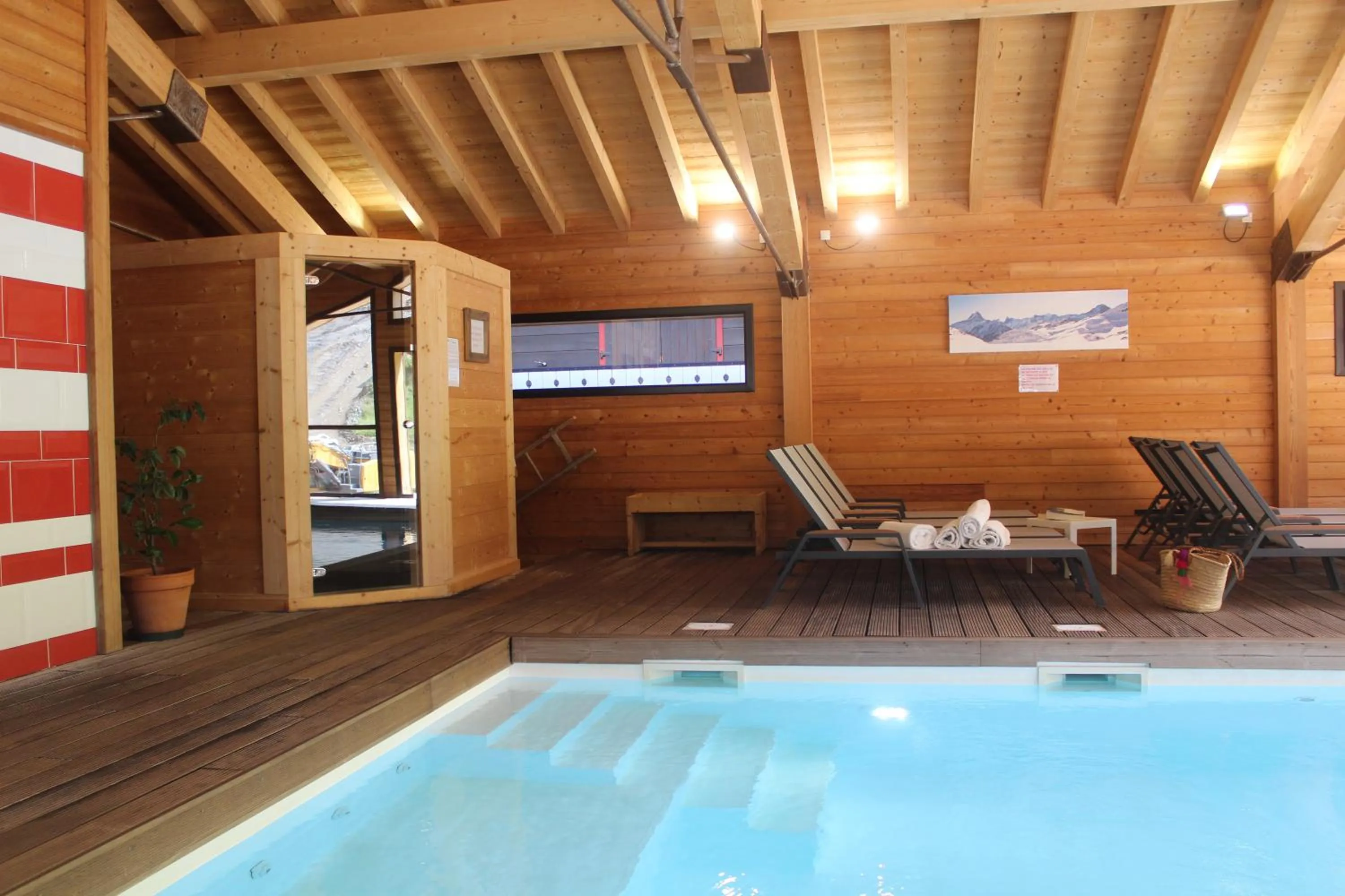 Swimming pool in Le Schuss