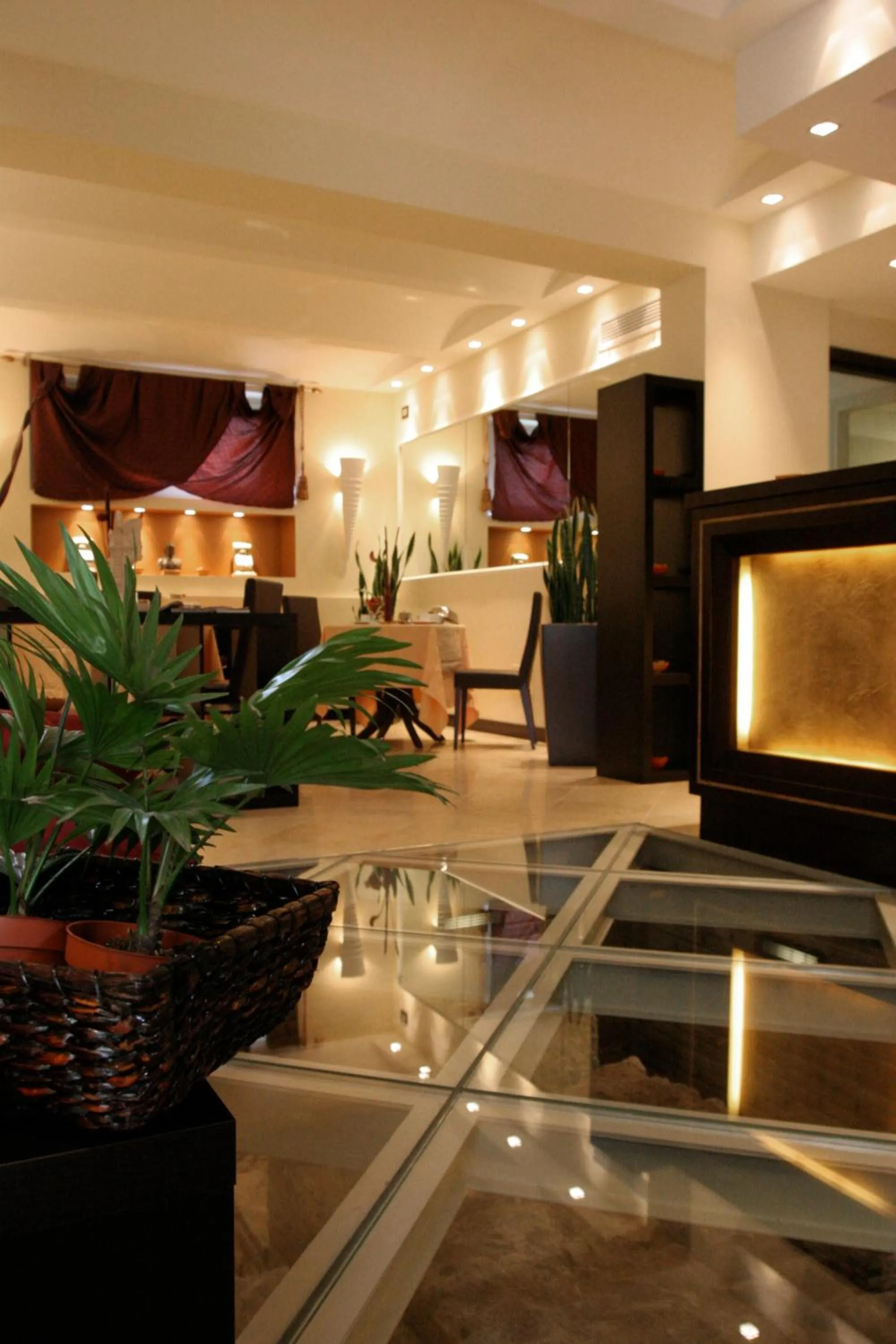 Communal lounge/ TV room in Hotel Latinum