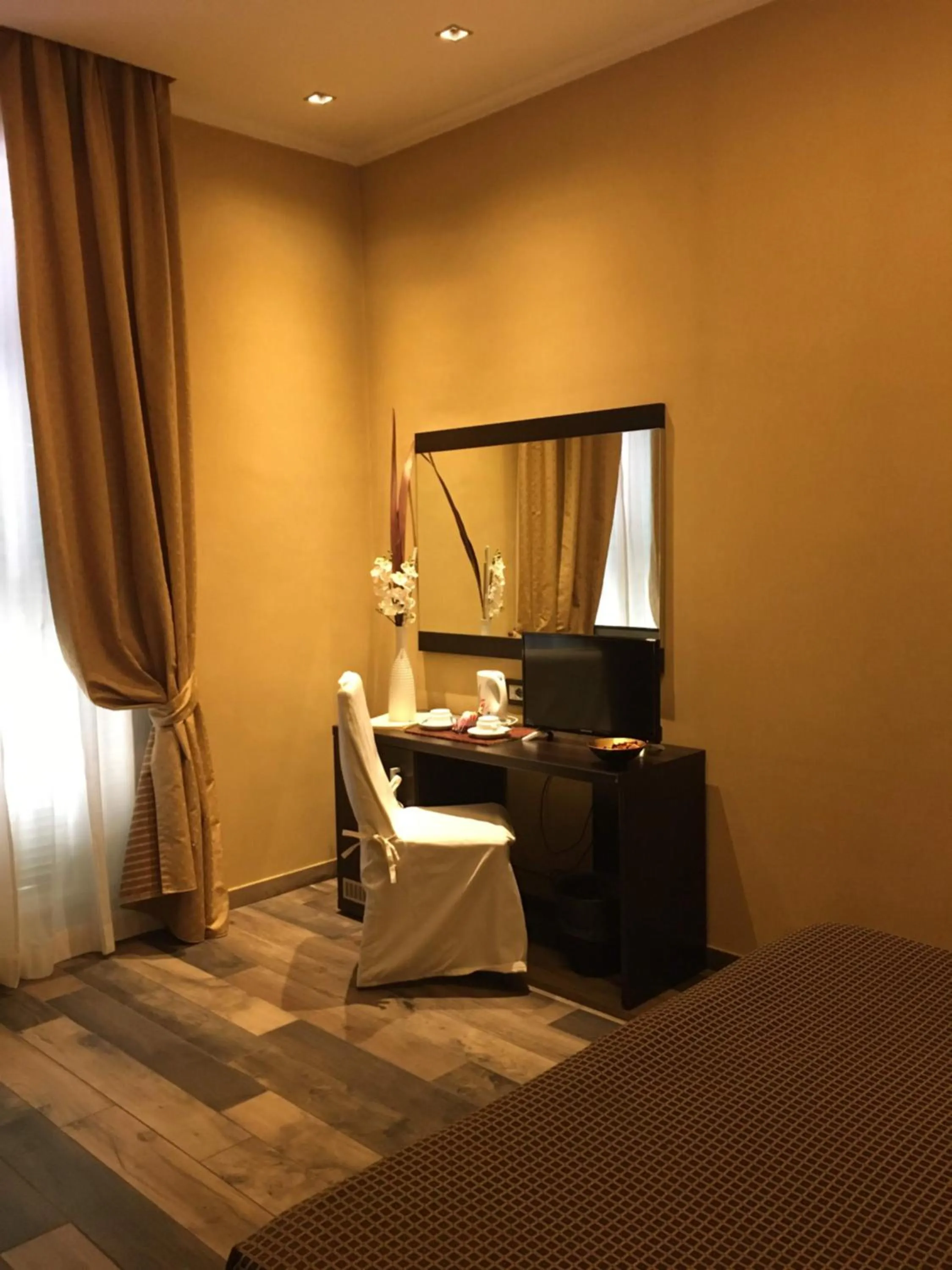 TV and multimedia in Hotel Latinum