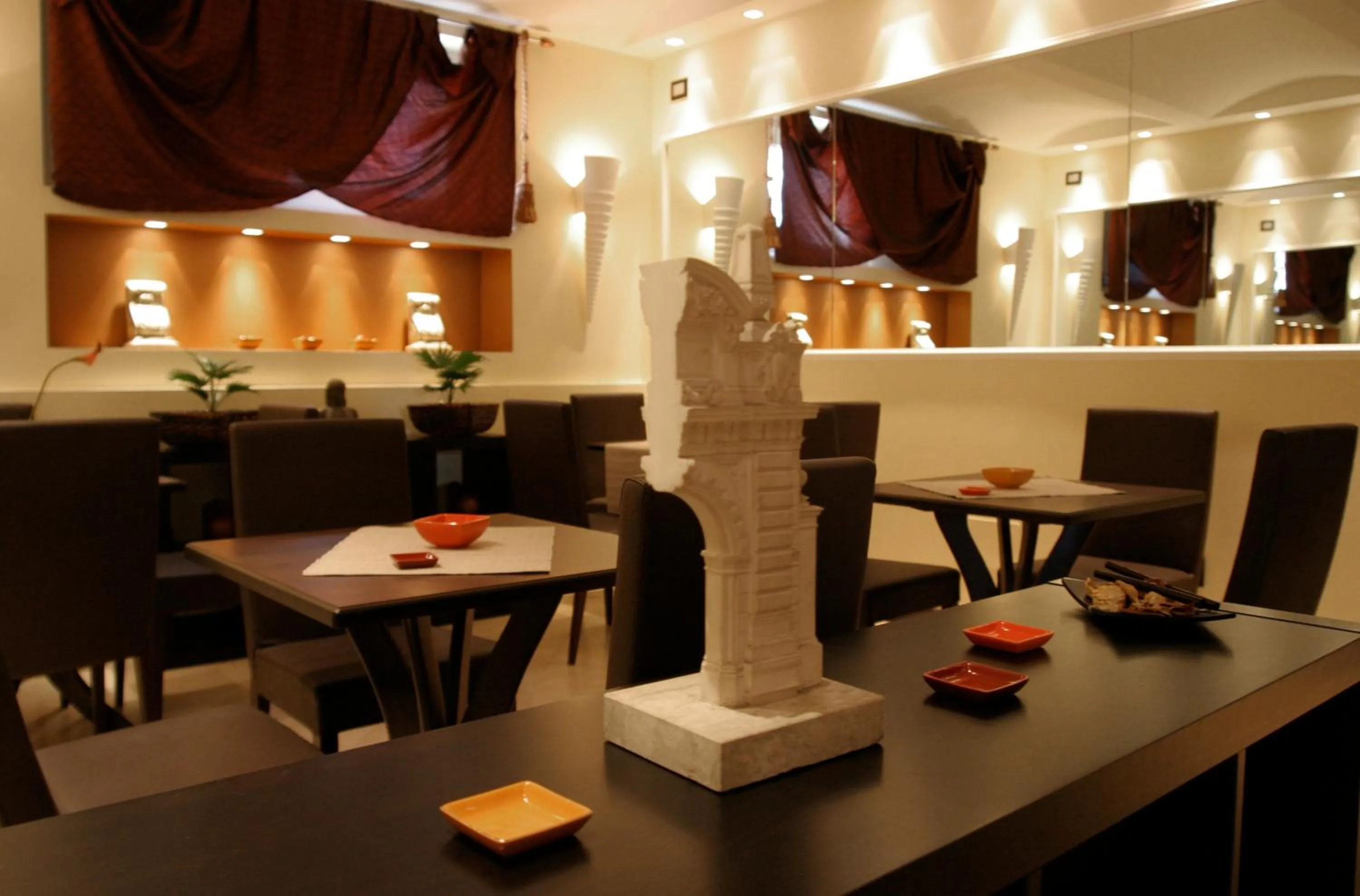 Restaurant/places to eat in Hotel Latinum