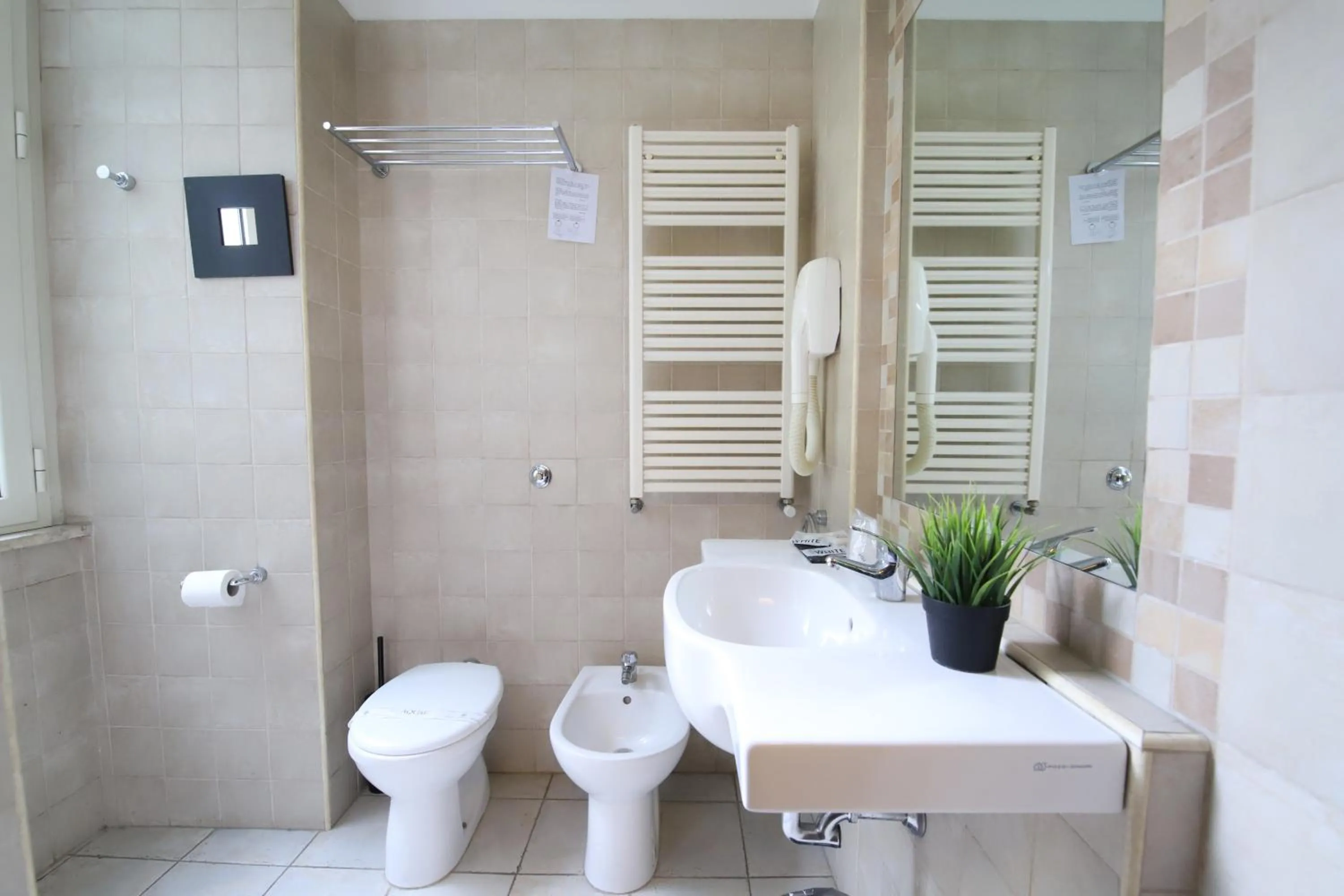 Bathroom in Hotel Latinum