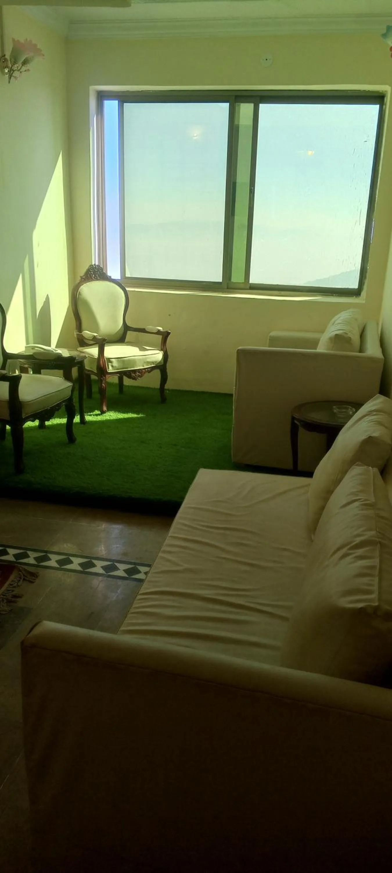 Canari Hotel kashmir view