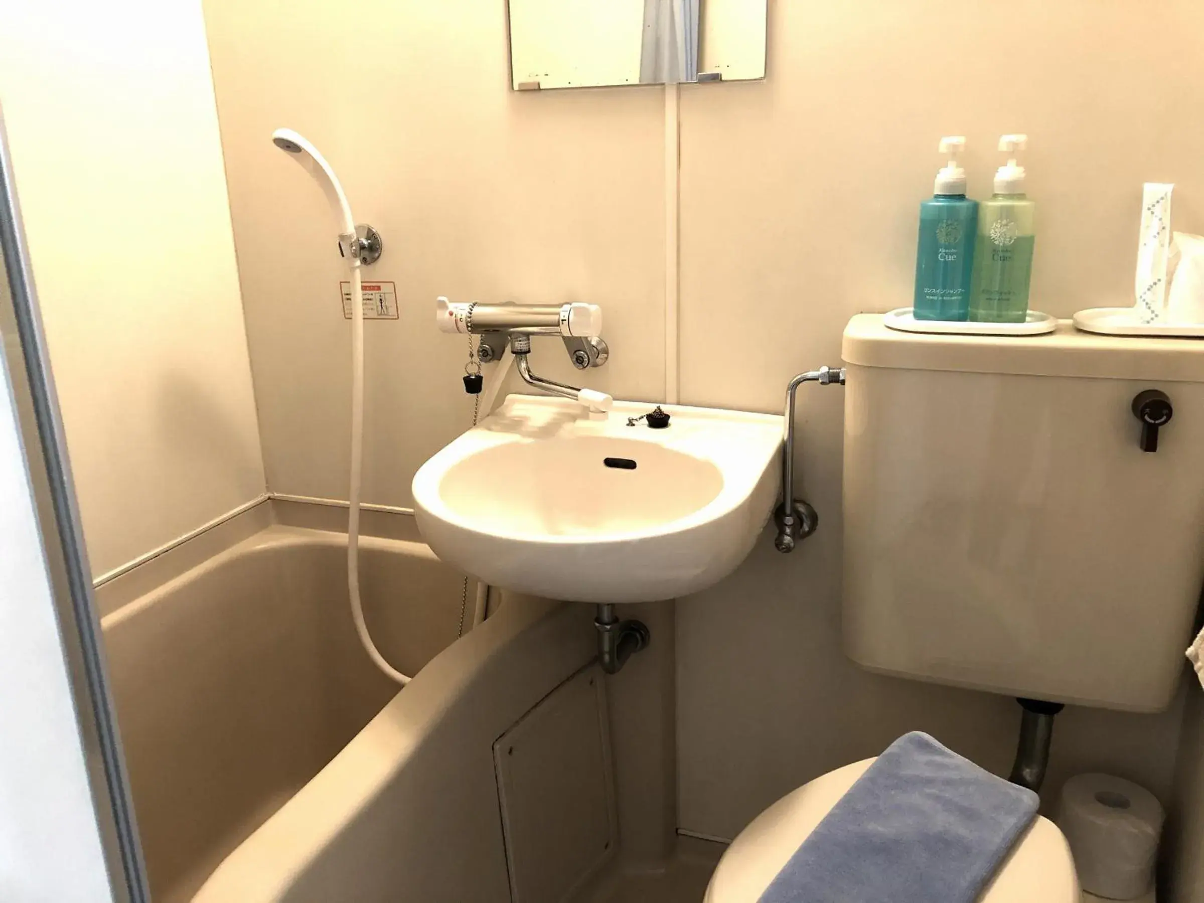 Single Room with Bathroom in Garden Hotel Yamato Single Room with Bathroom in Garden Hotel Yamato