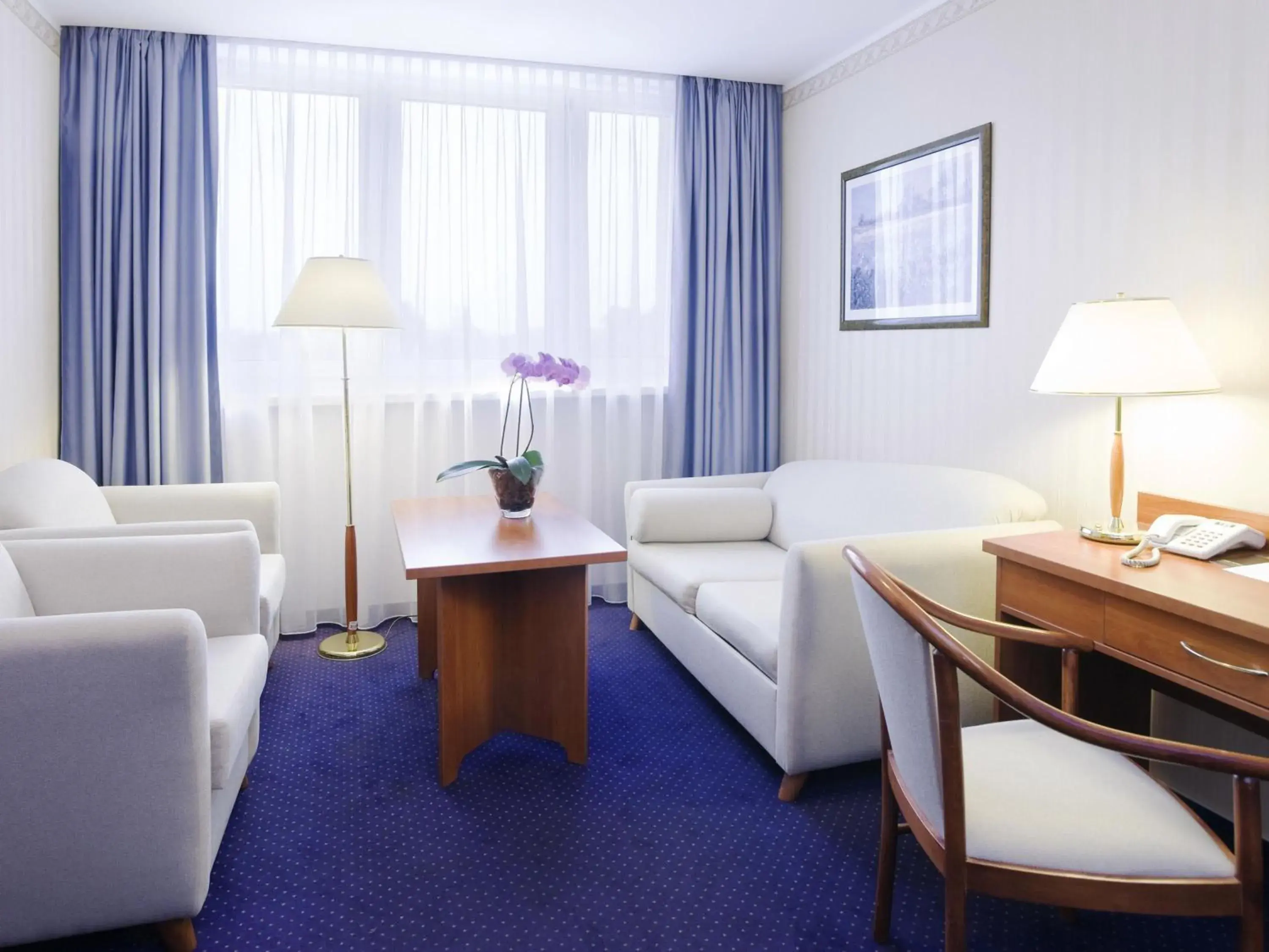 Deluxe Suite with Sofa in Hotel Mercure Toruń Centrum Deluxe Suite with Sofa in Hotel Mercure Toruń Centrum