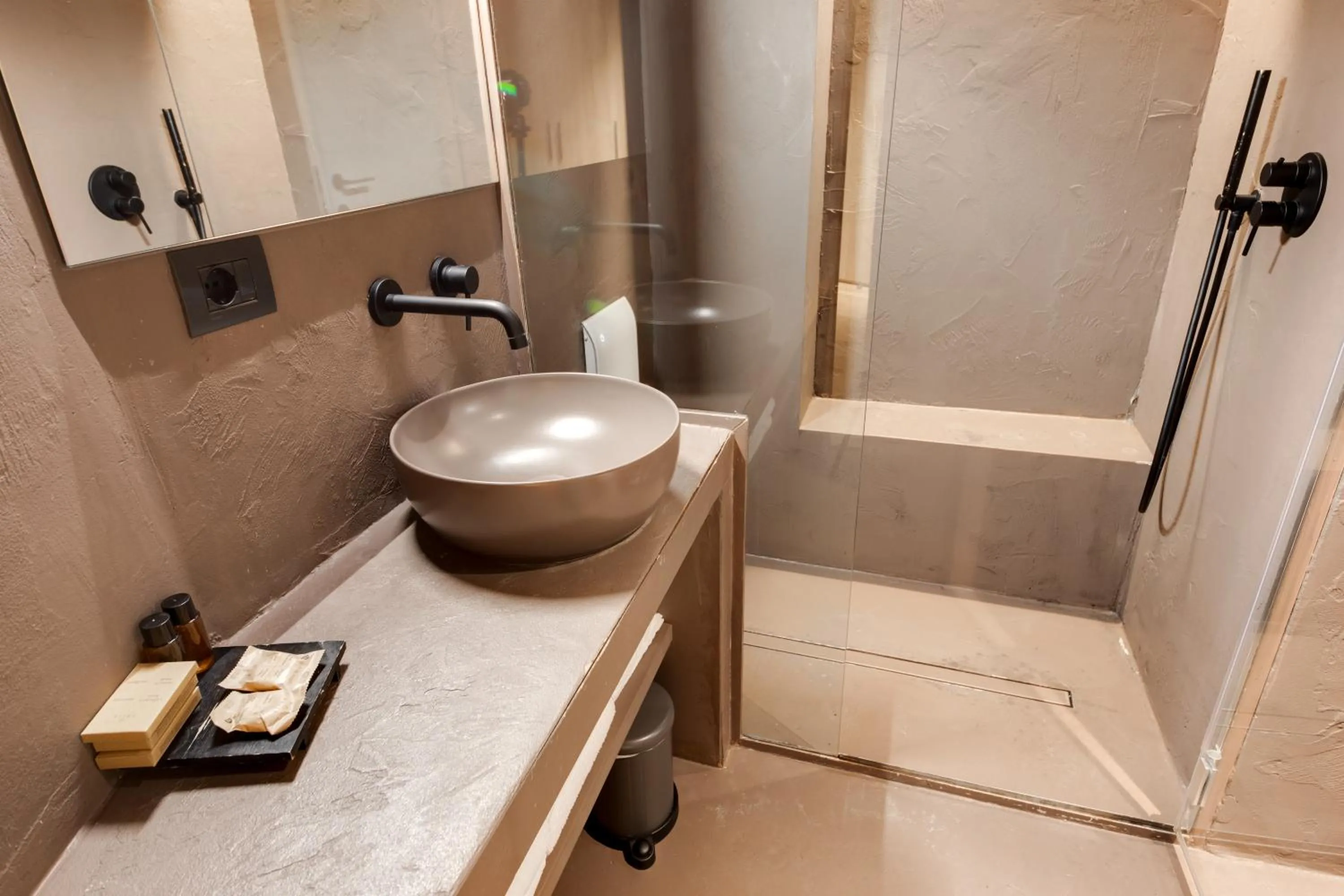 Shower in Mima Aparthotel Boutique & Spa