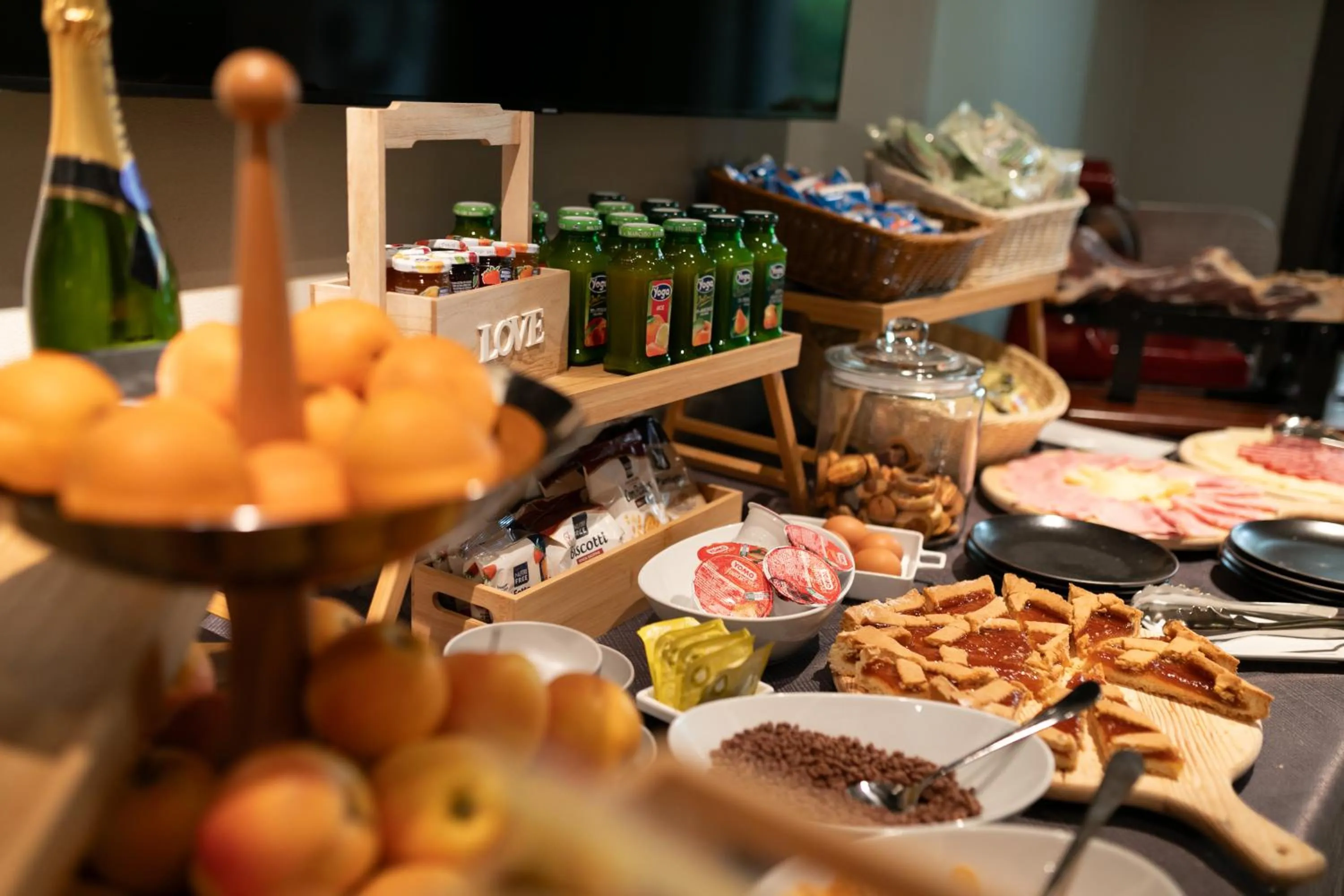 Buffet breakfast in Mima Aparthotel Boutique & Spa