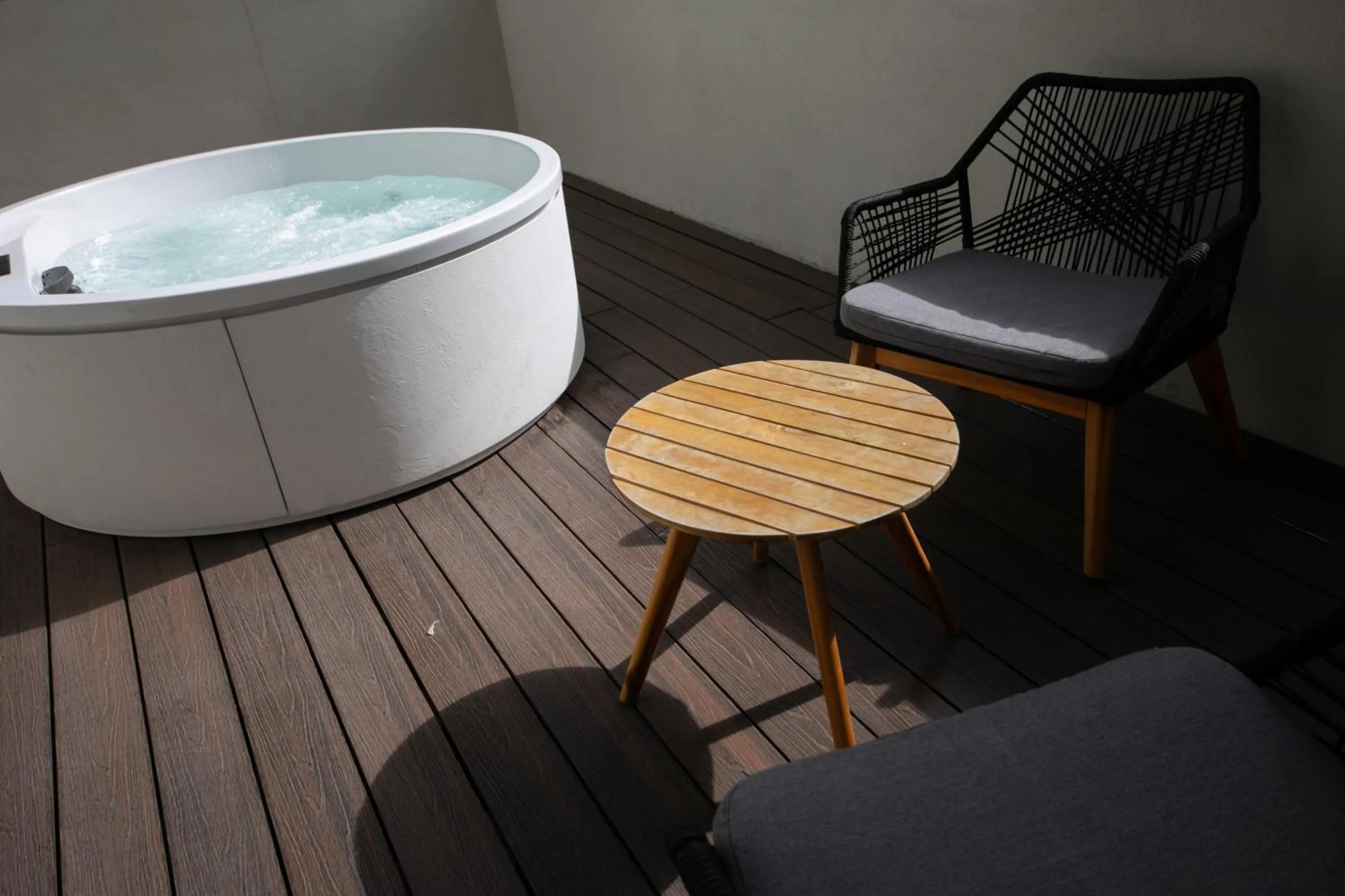 Hot Tub in Mima Aparthotel Boutique & Spa