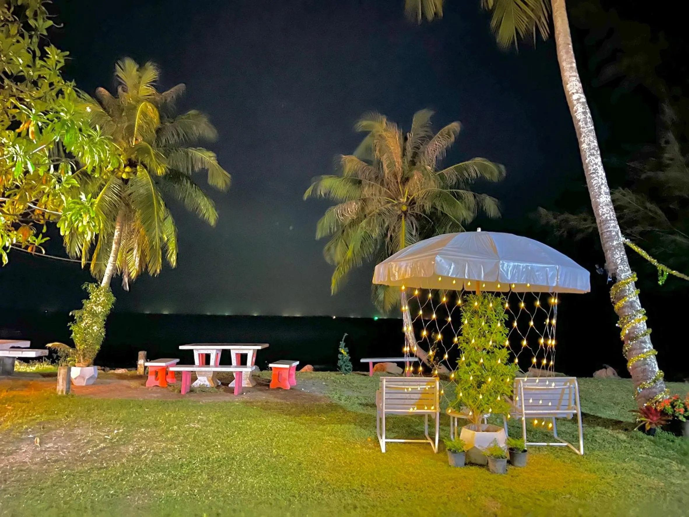 Night in Ava Beach Pakbara