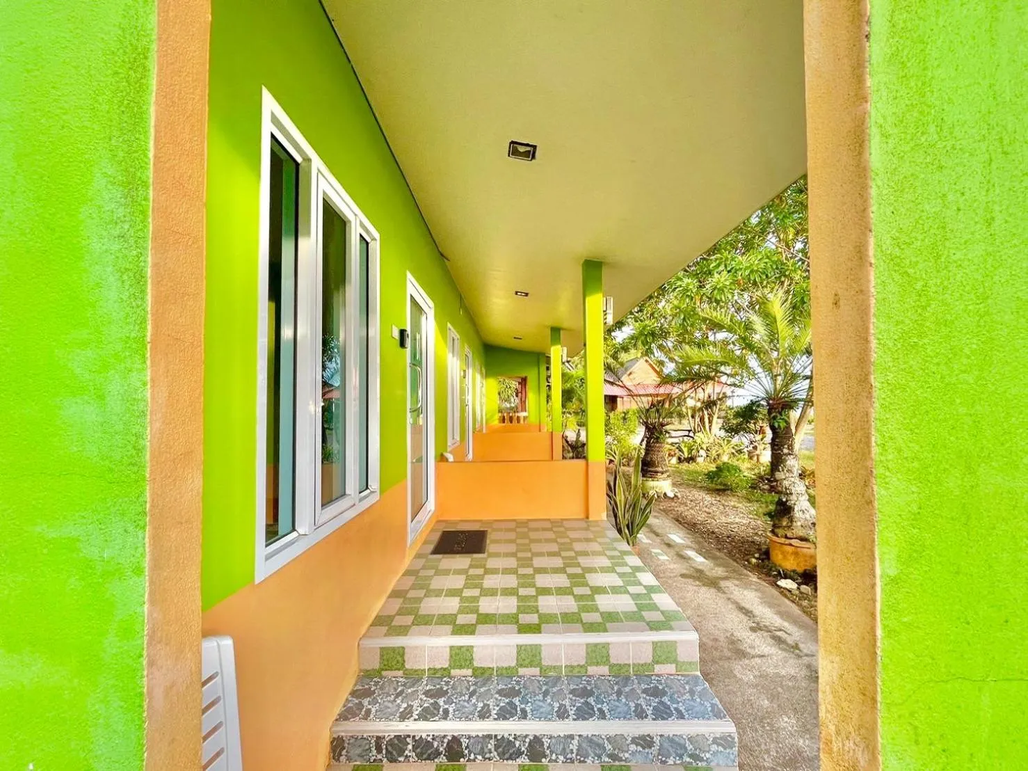 Property building in Ava Beach Pakbara