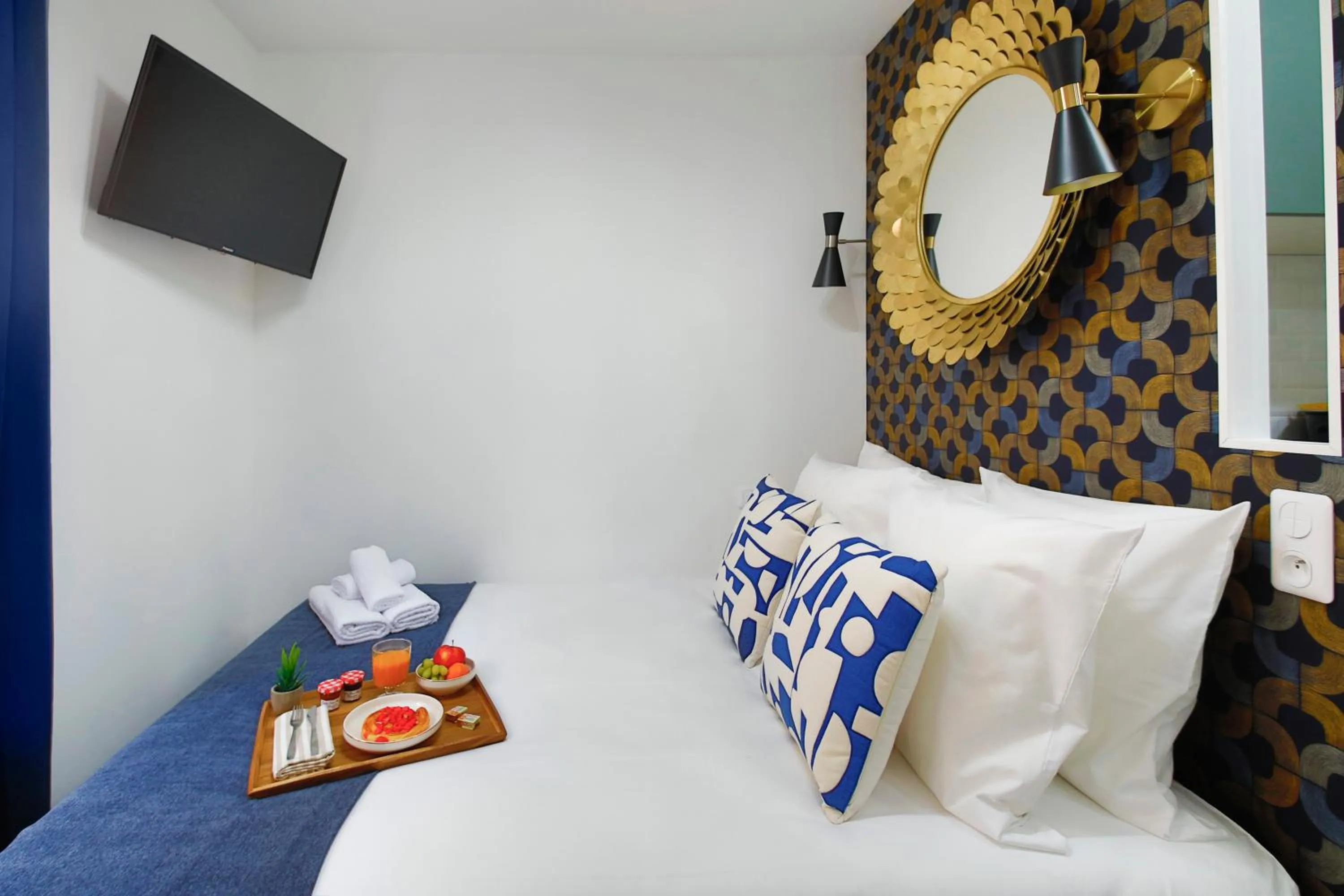 Photo of the whole room, Bed in WS Opéra - Laffitte