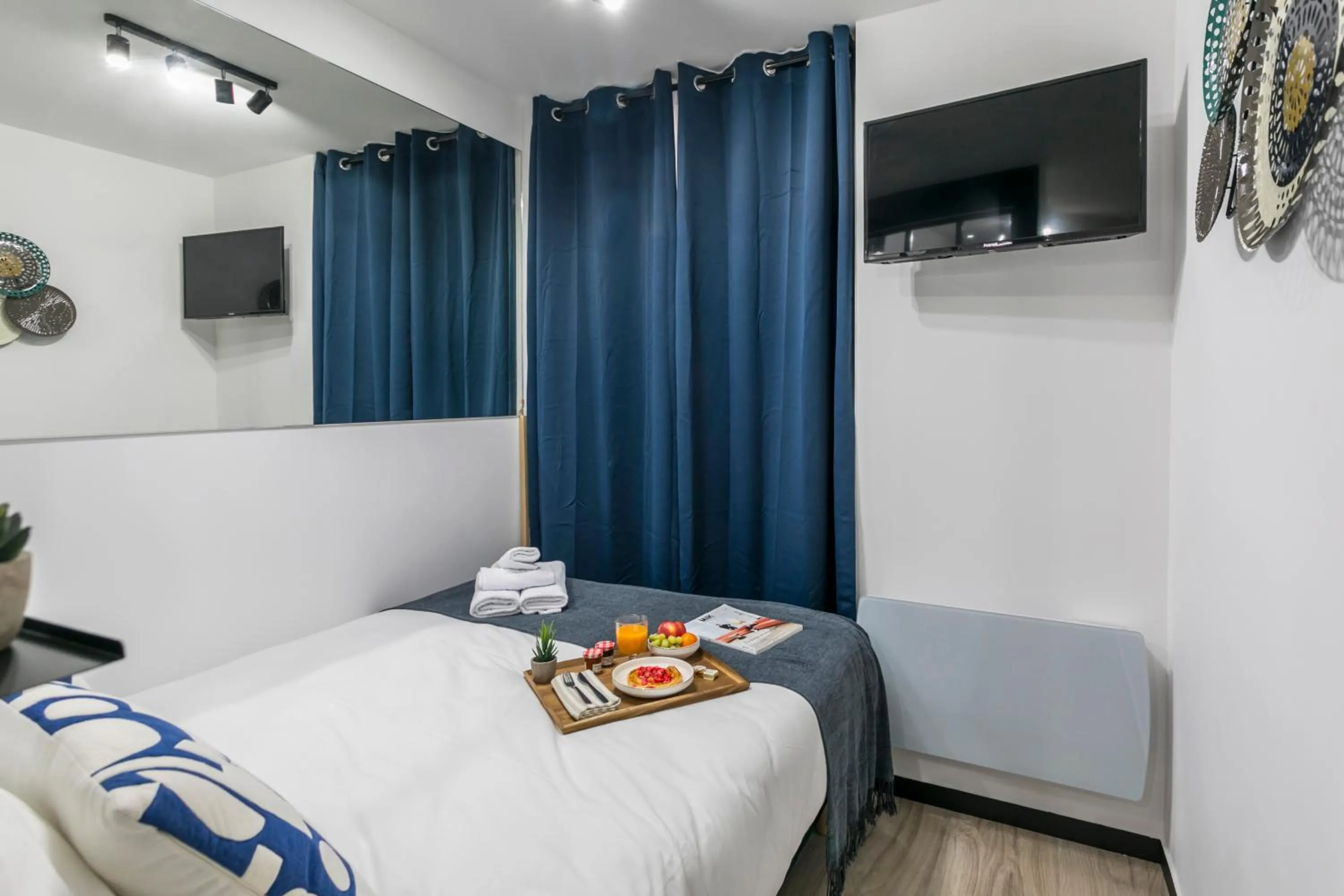 Photo of the whole room, Bed in WS Opéra - Laffitte