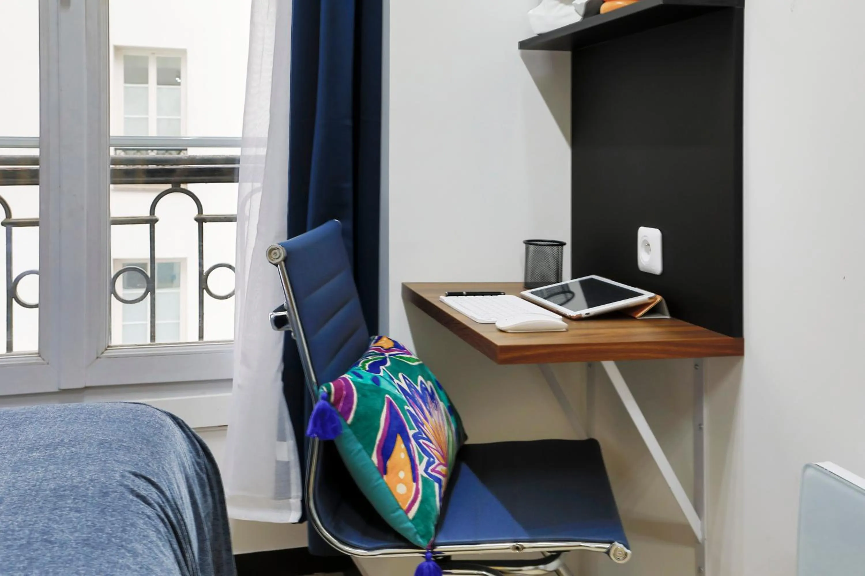 Seating area, Bed in WS Opéra - Laffitte