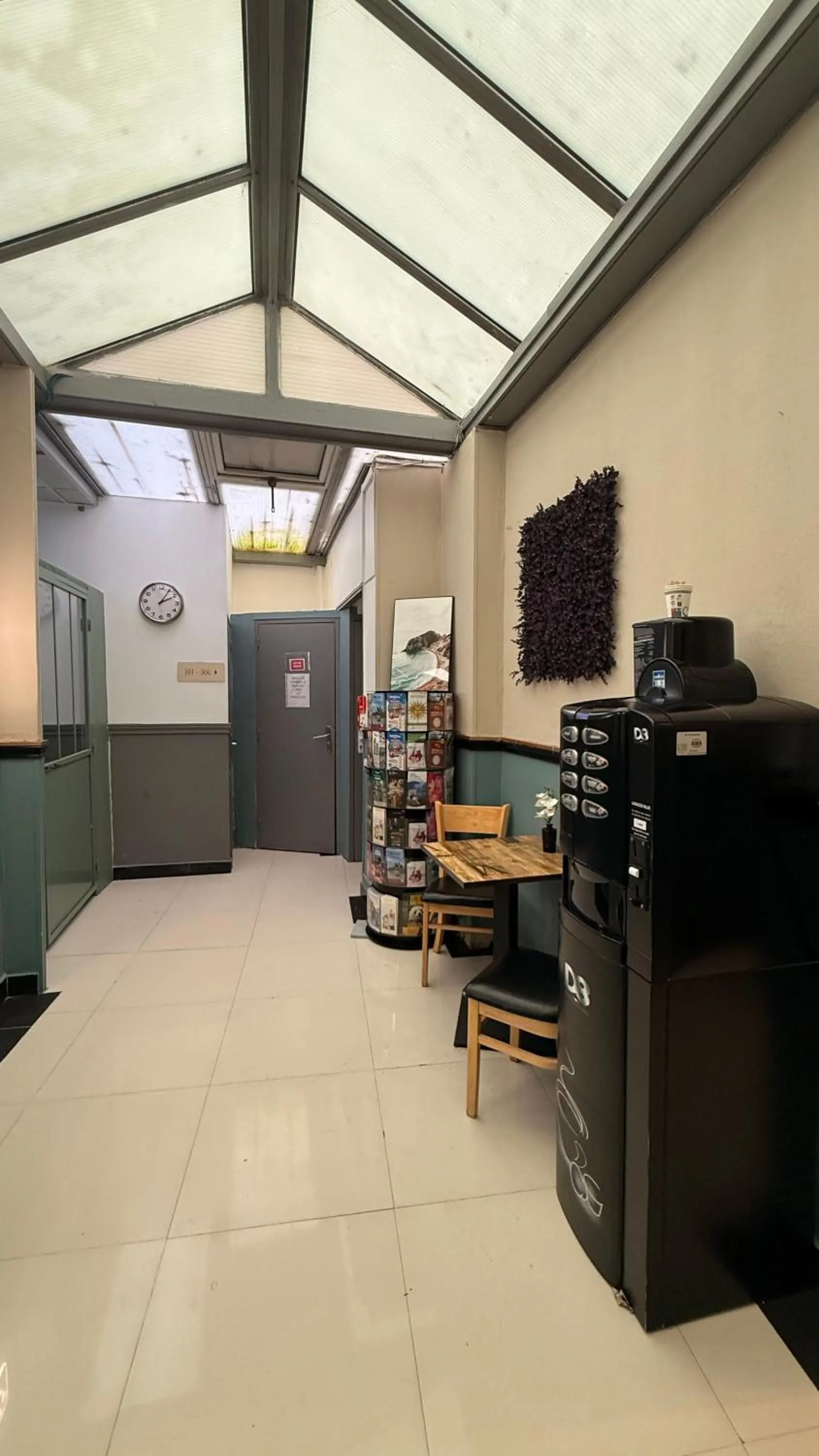 vending machine in Hôtel de Choisy