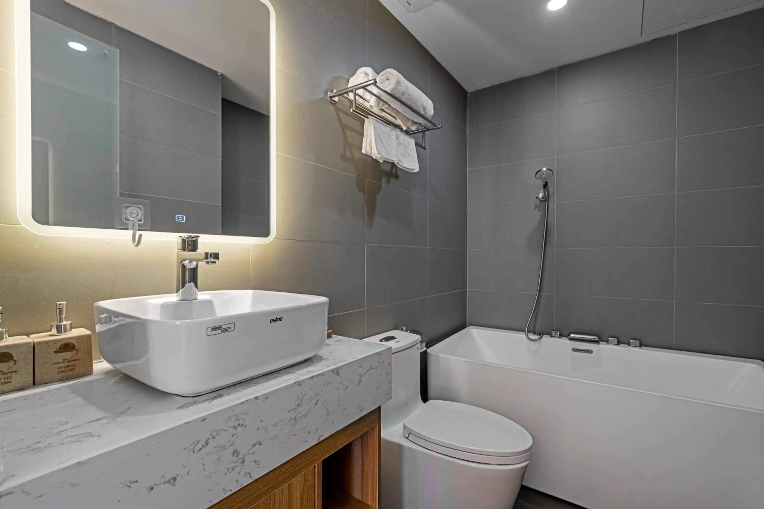 Shower in Le Cap Gym Hotel & Apartments