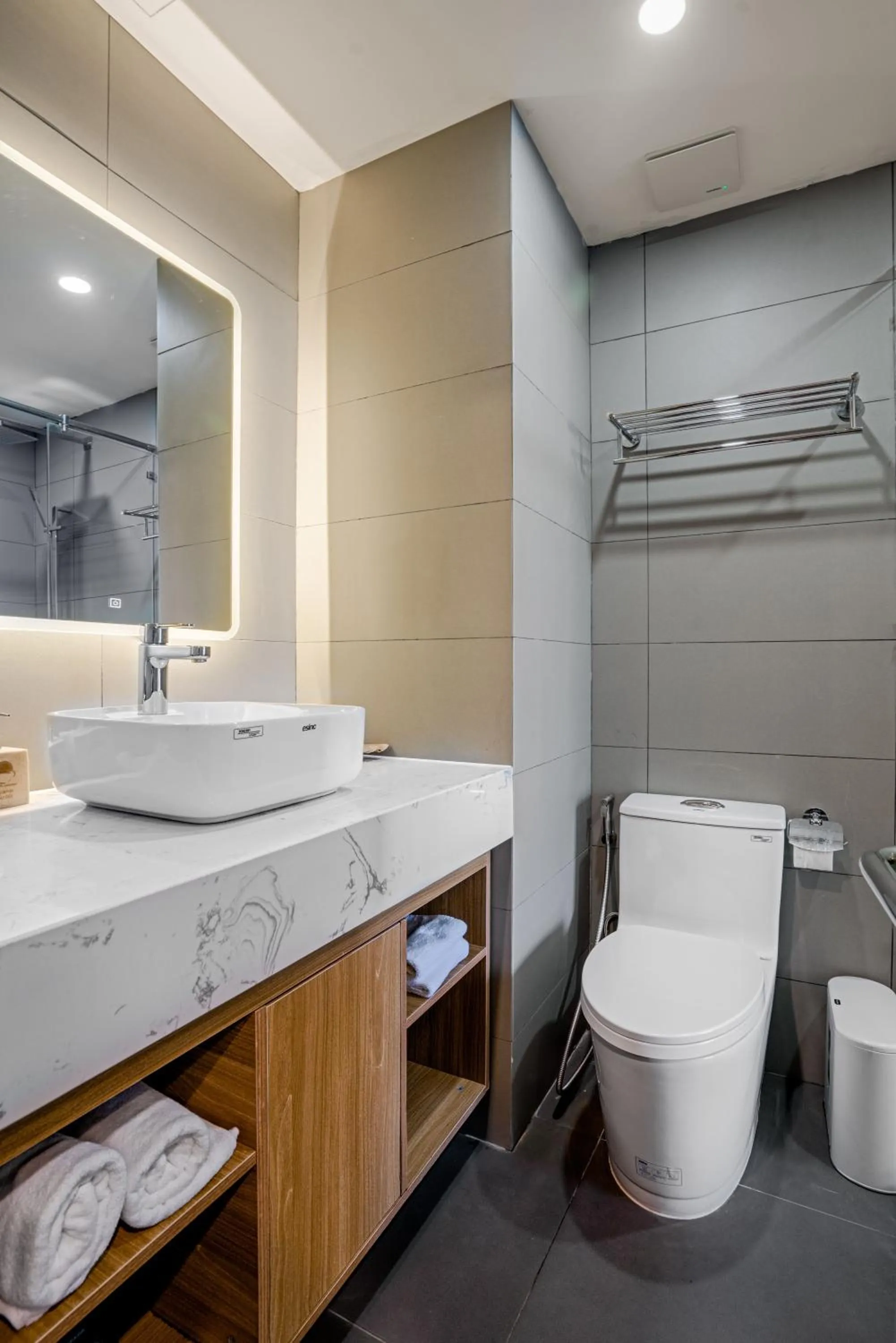 Shower in Le Cap Gym Hotel & Apartments