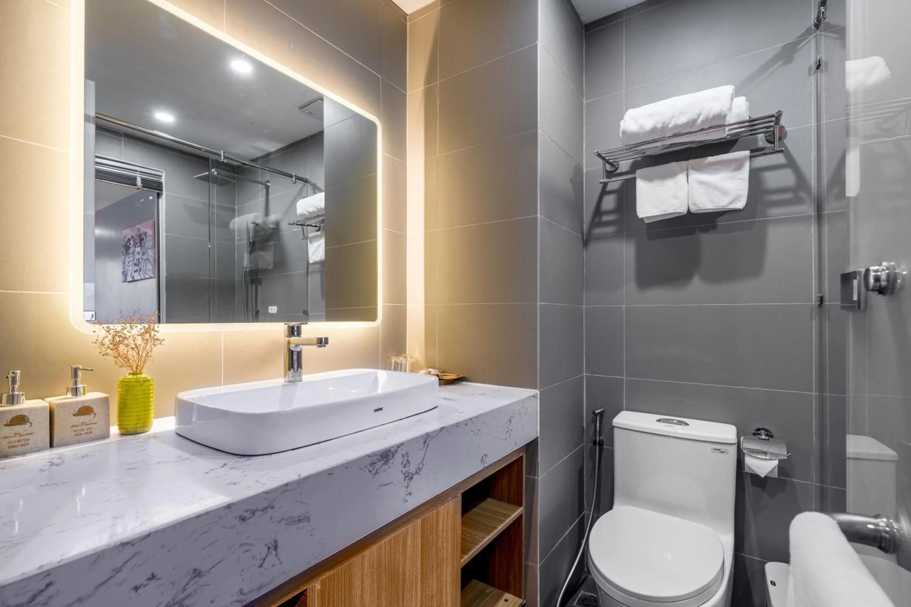 Shower in Le Cap Gym Hotel & Apartments