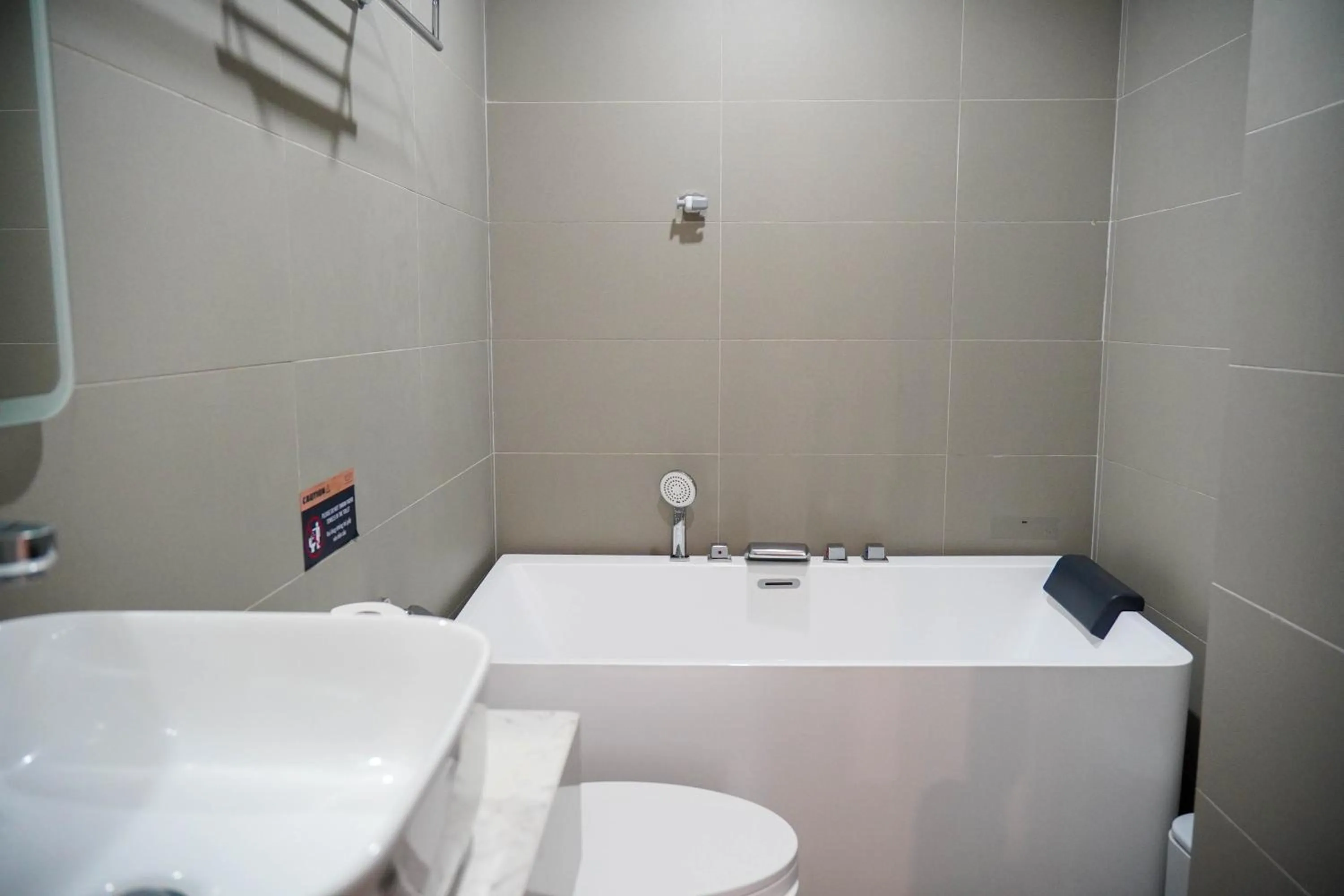 Bathroom in Le Cap Gym Hotel & Apartments