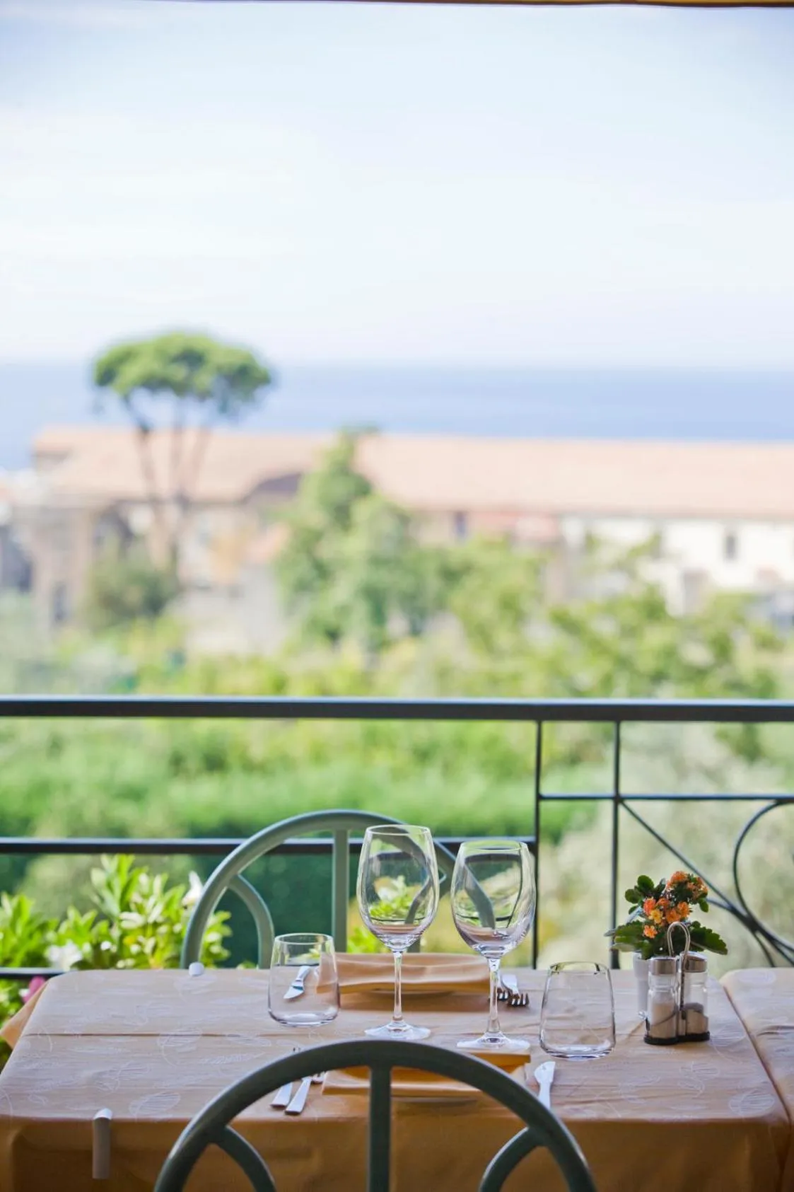 Restaurant/places to eat in Hotel La Primavera