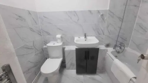 Extra Large One Bedroom Flat with Parking