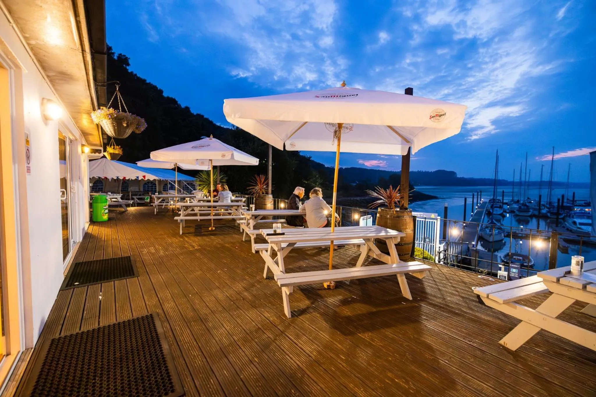 Restaurant/places to eat in Woolverstone Marina and Lodge Park