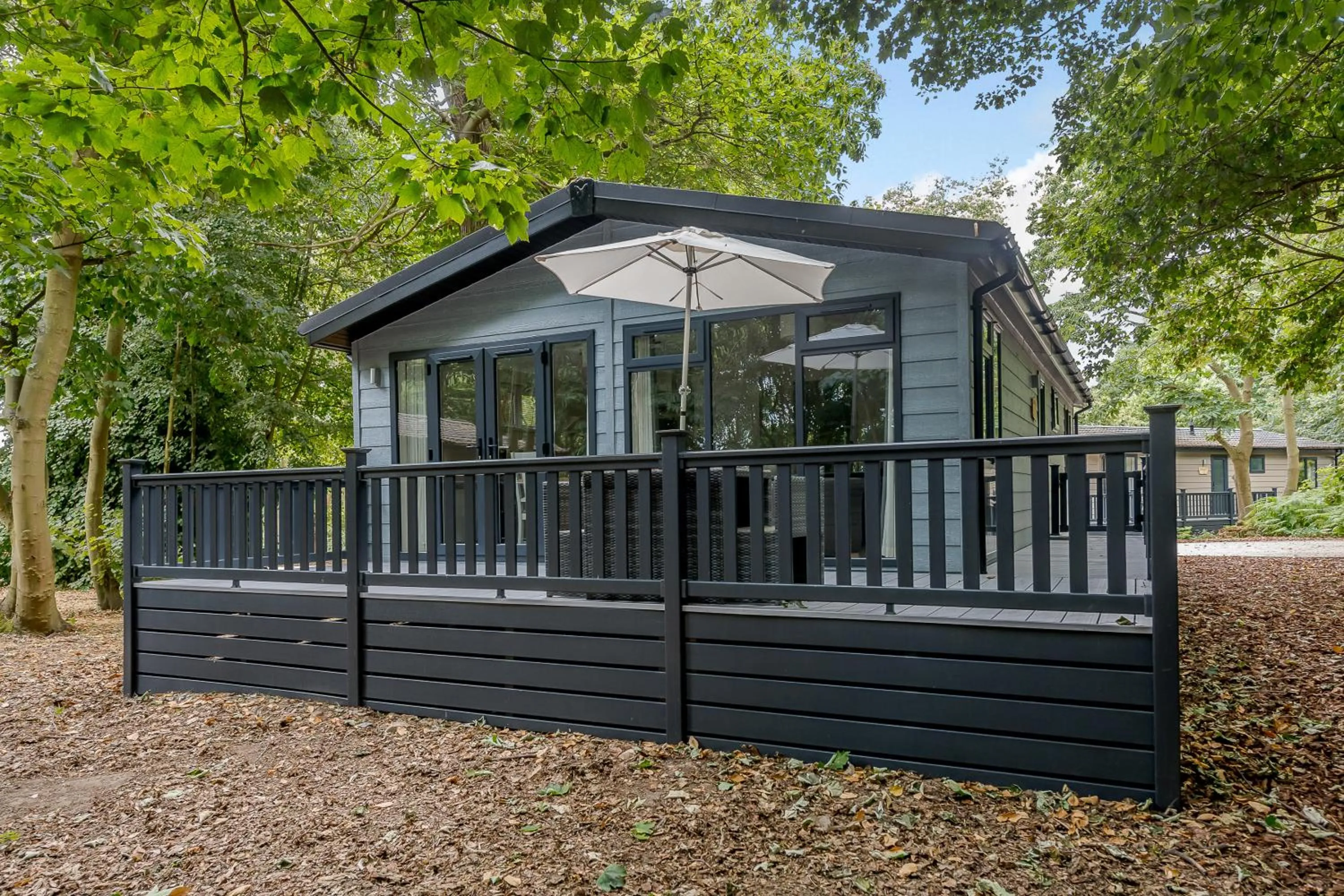 Property building in Woolverstone Marina and Lodge Park