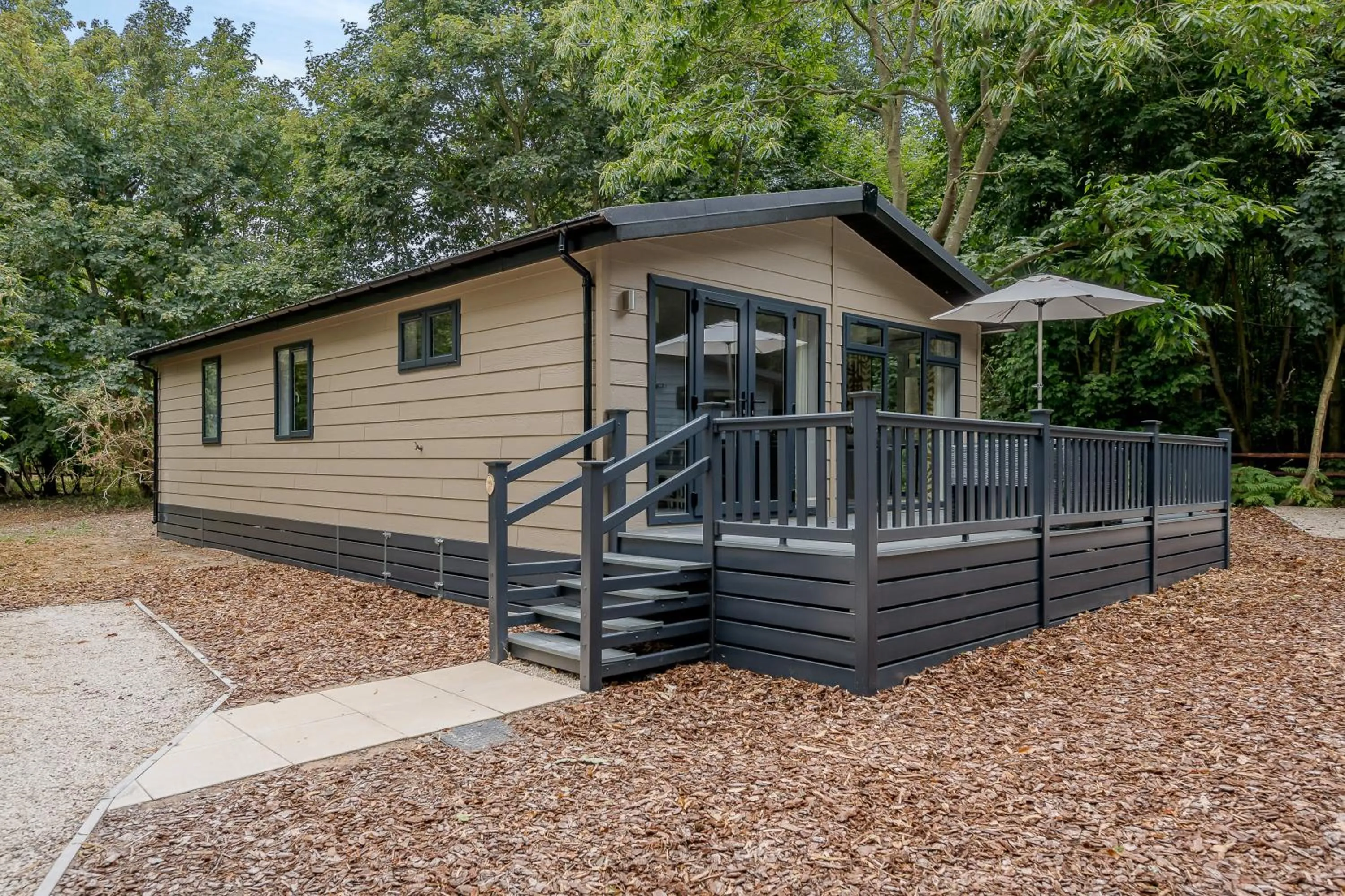 Property building in Woolverstone Marina and Lodge Park