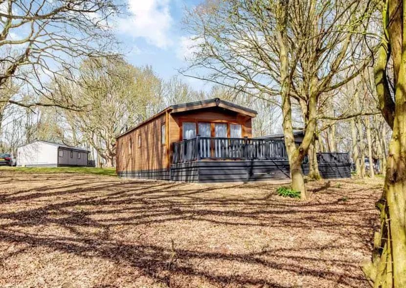 Property building in Woolverstone Marina and Lodge Park