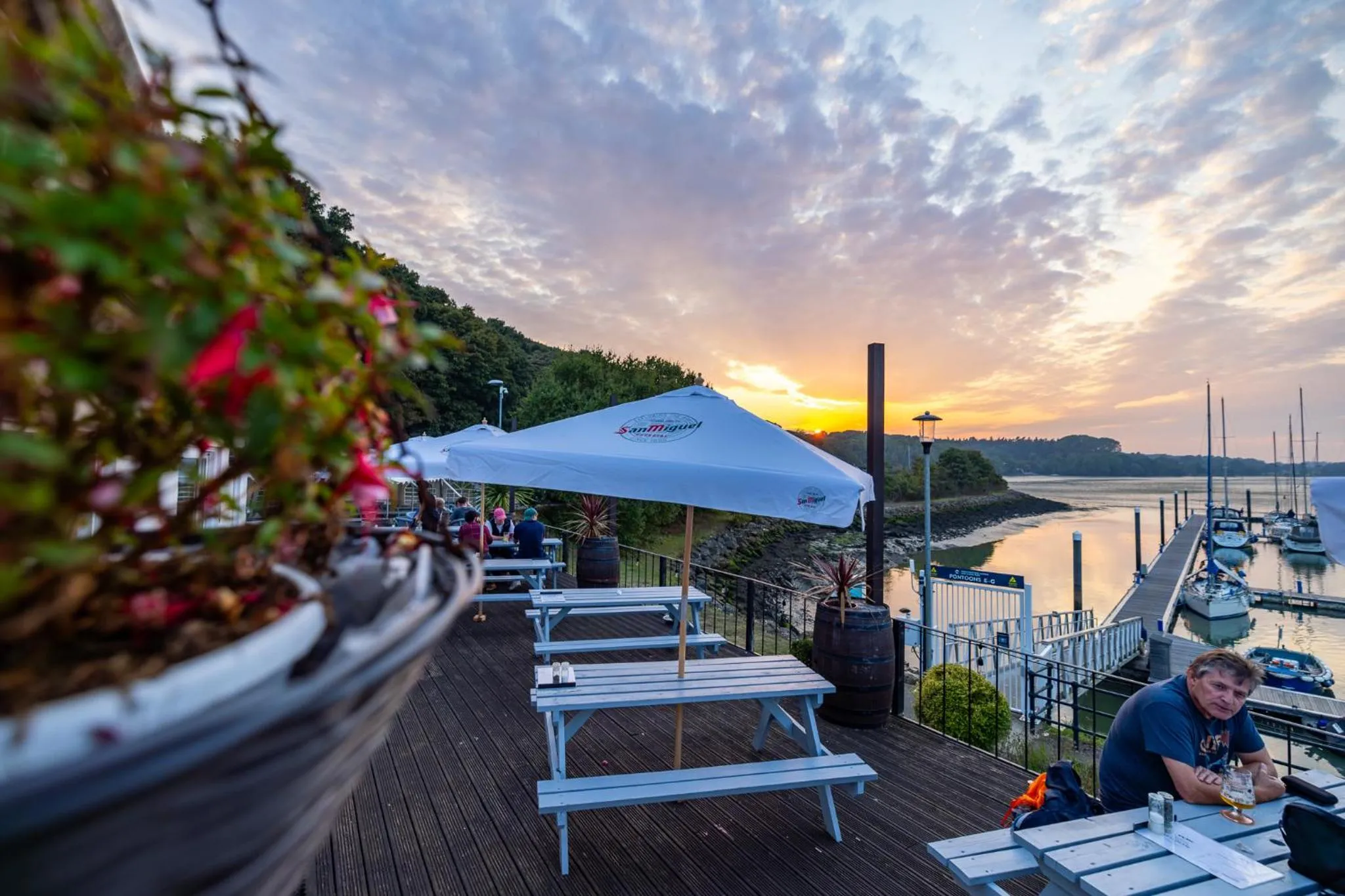 Restaurant/places to eat in Woolverstone Marina and Lodge Park