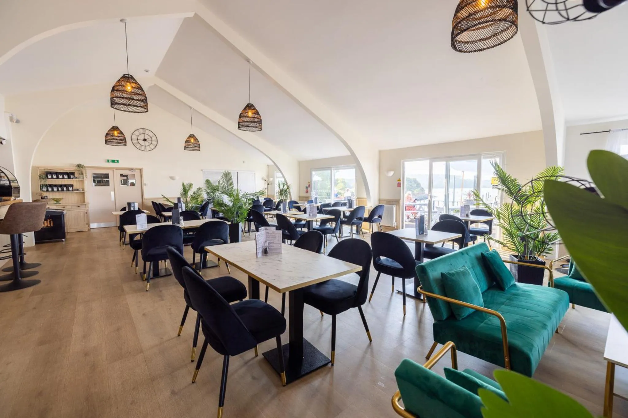 Restaurant/places to eat in Woolverstone Marina and Lodge Park