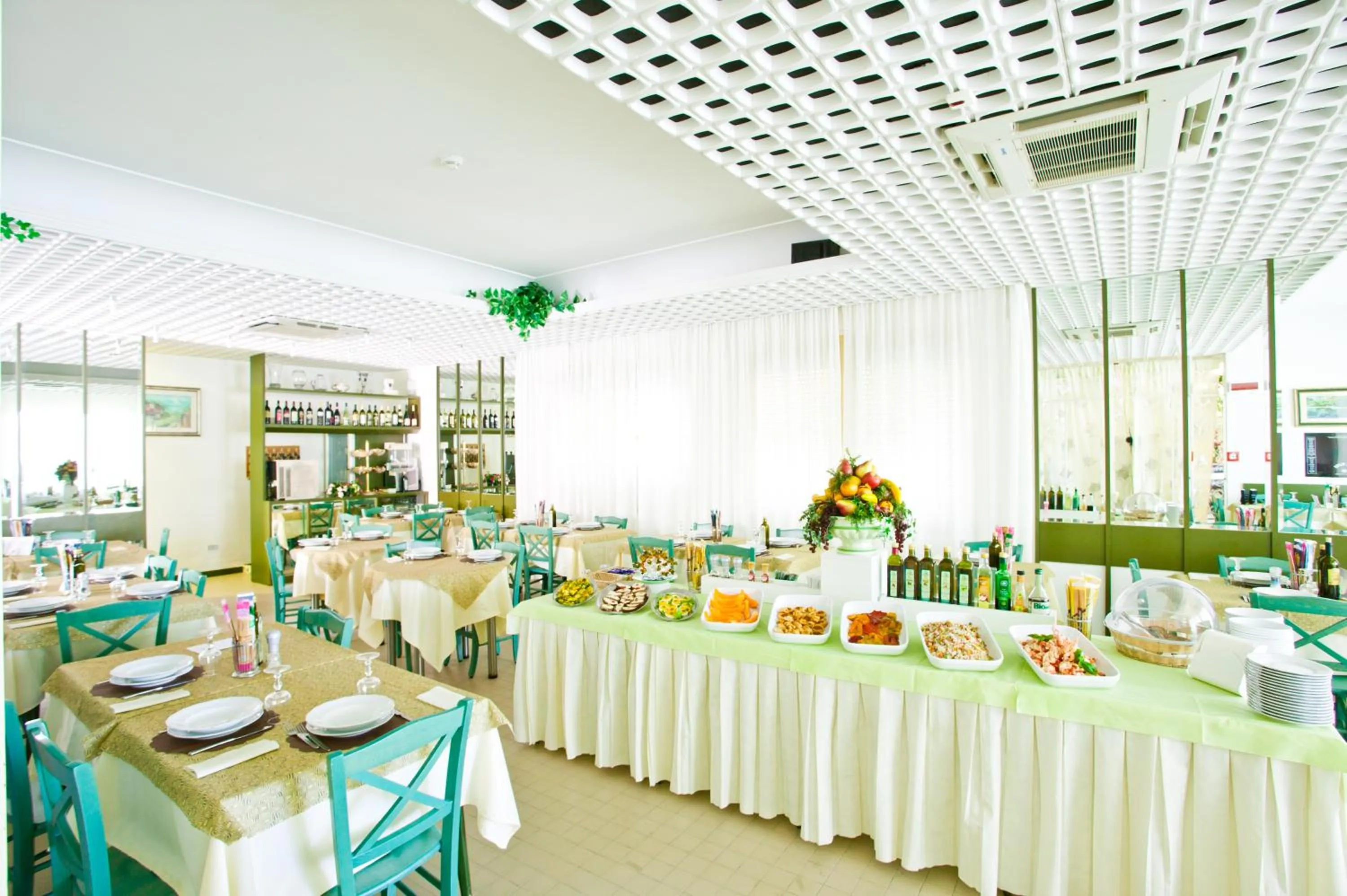 Dining area in Hotel Granada