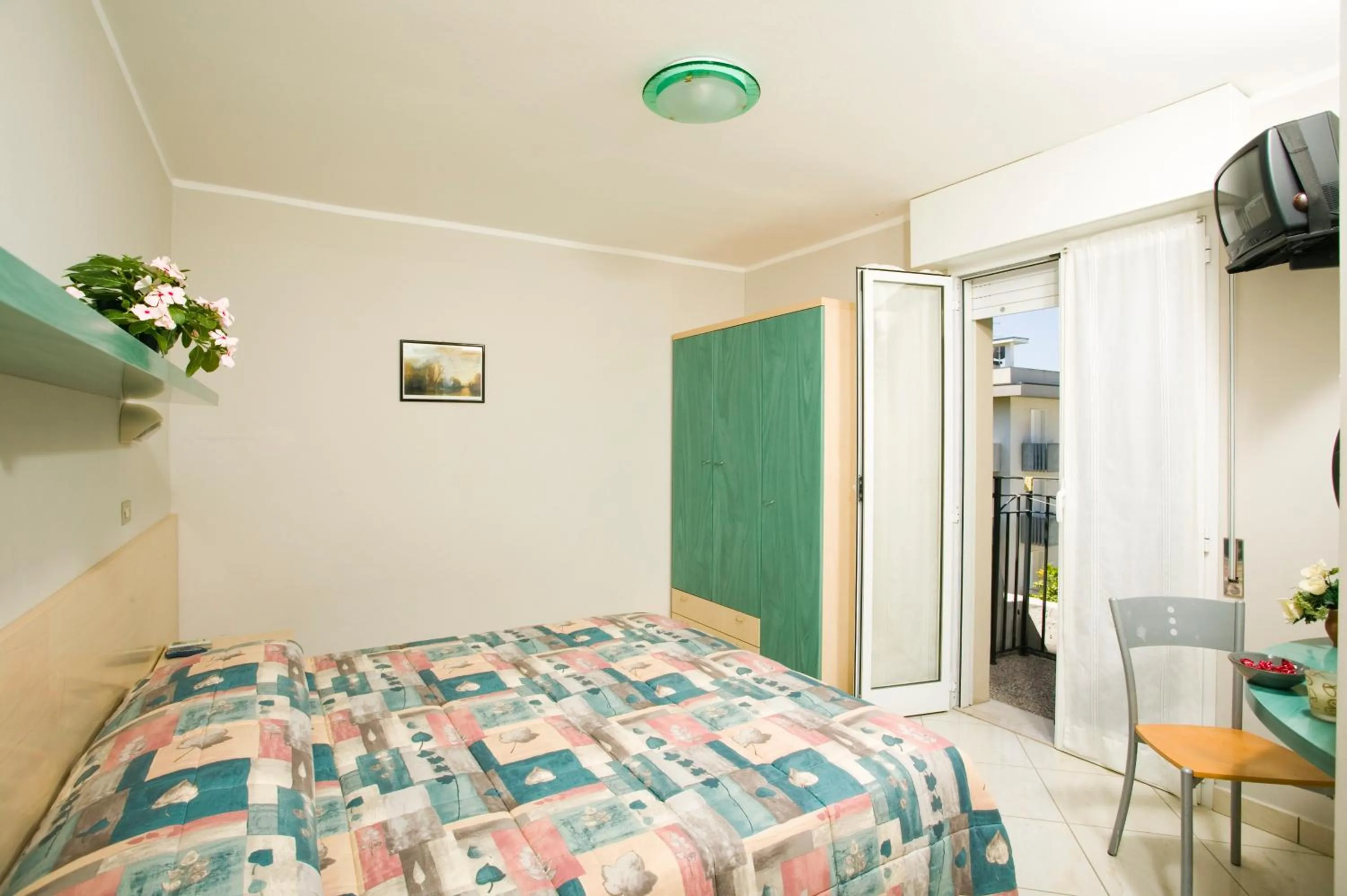 Photo of the whole room in Hotel Granada