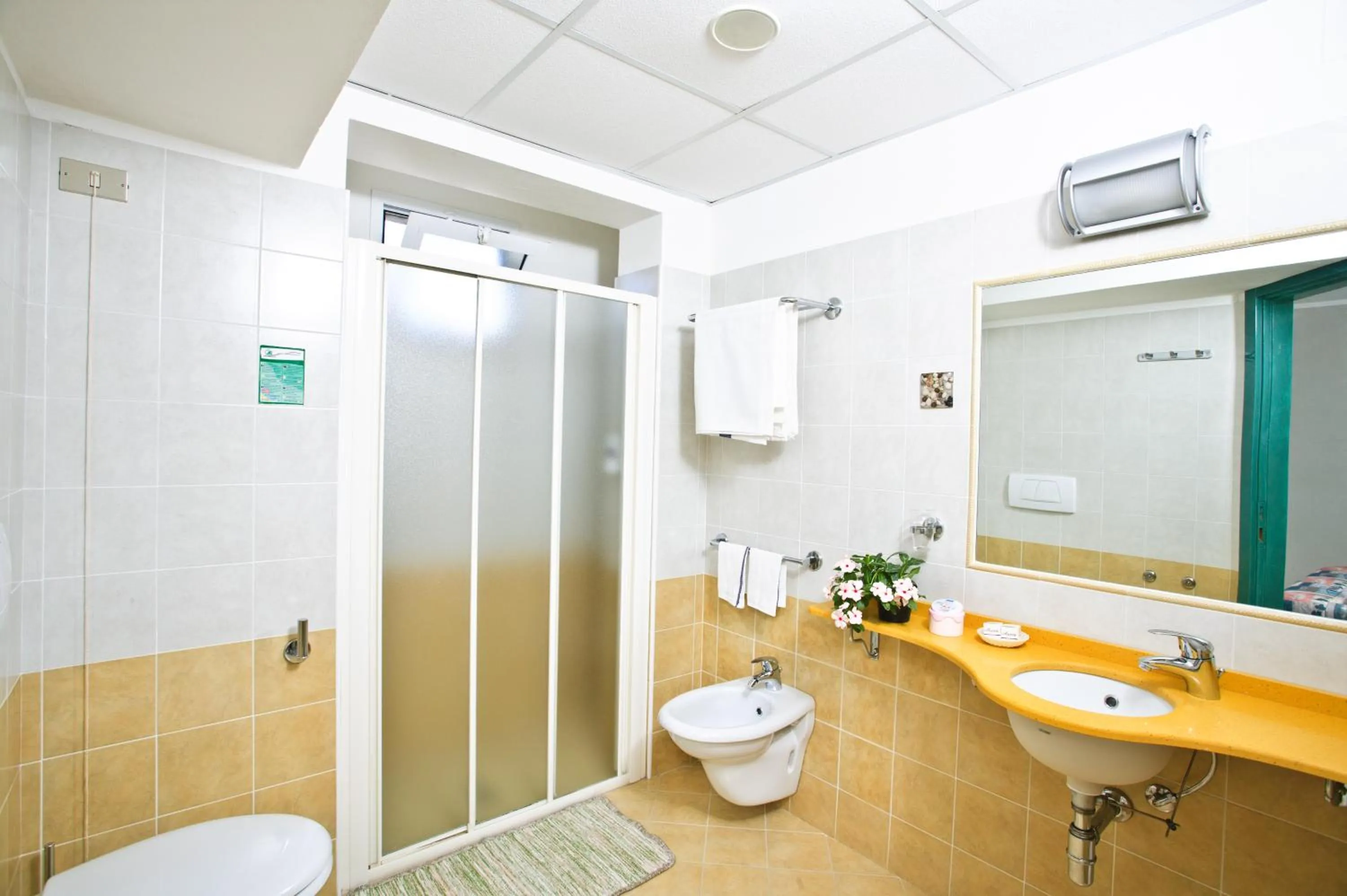 Bathroom in Hotel Granada