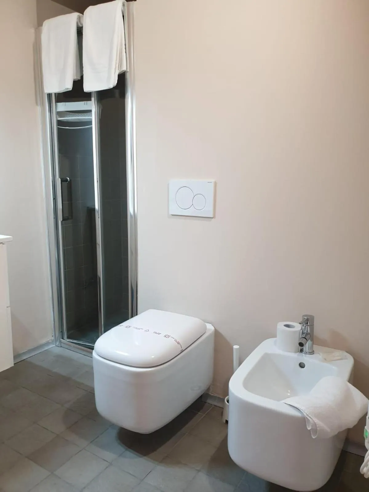 Toilet in Piccolo Hotel Olina