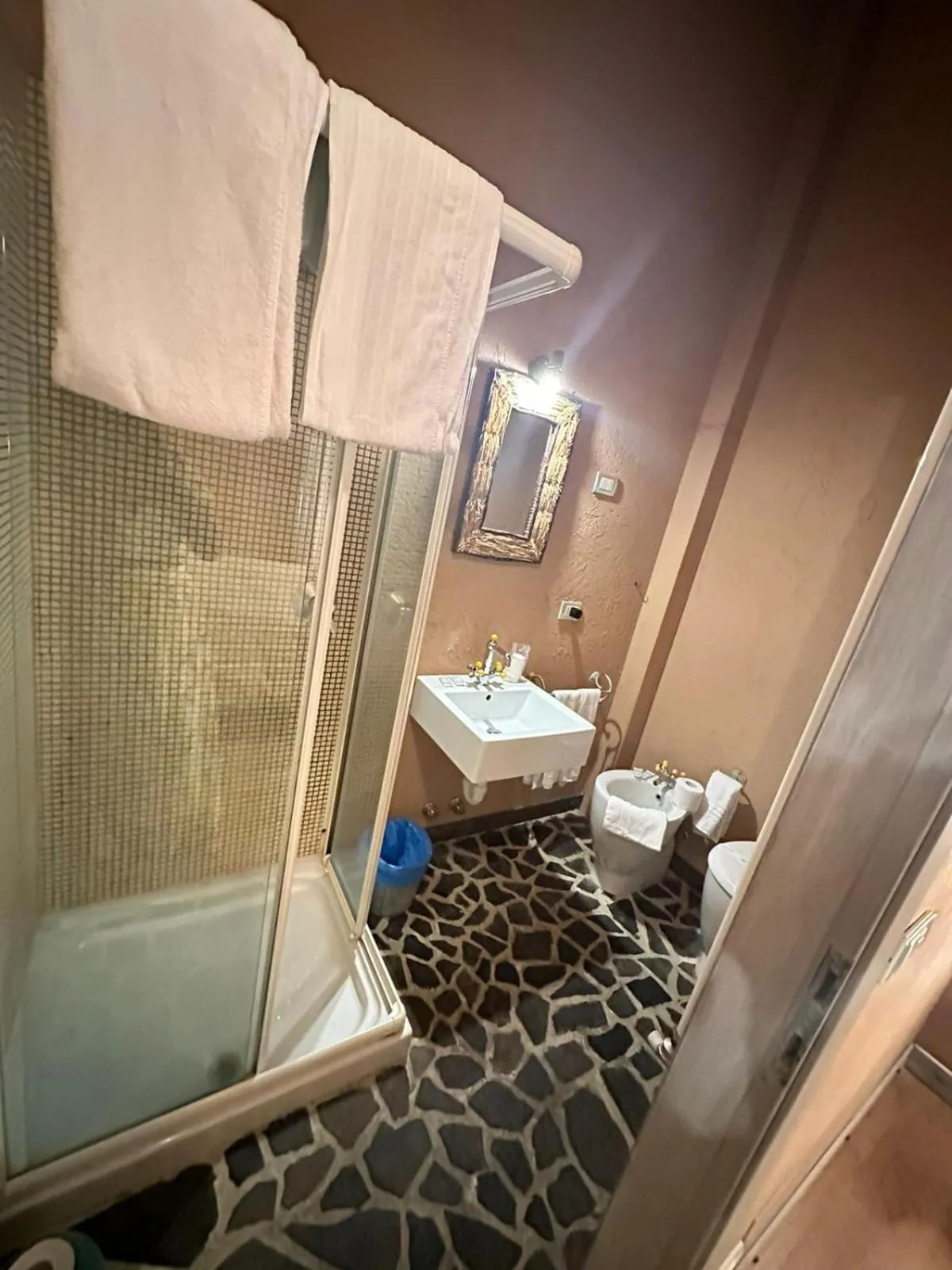 Shower in Piccolo Hotel Olina