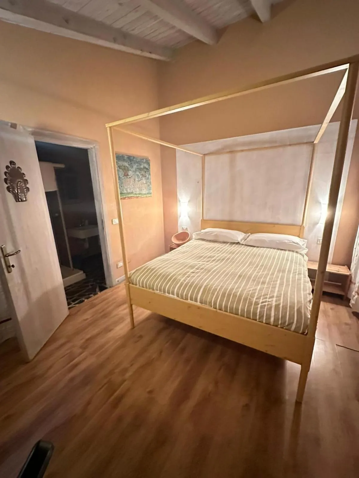 Bathroom, Bed in Piccolo Hotel Olina