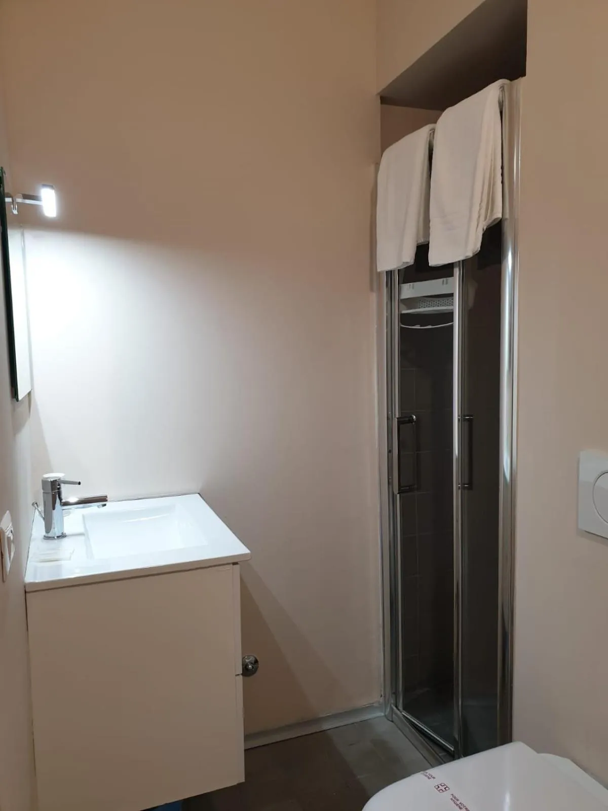 Shower in Piccolo Hotel Olina