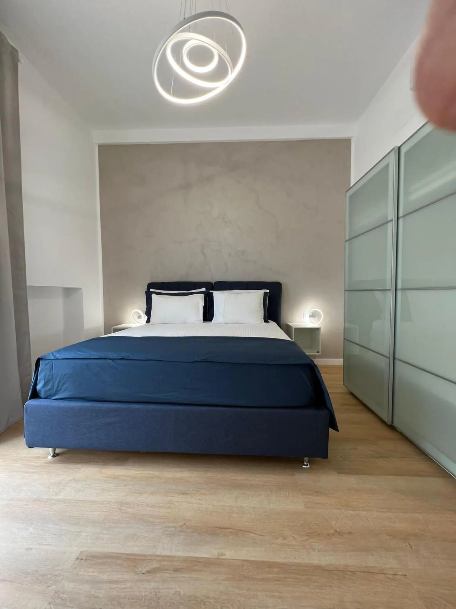 Bedroom, Bed in Blu Apartment