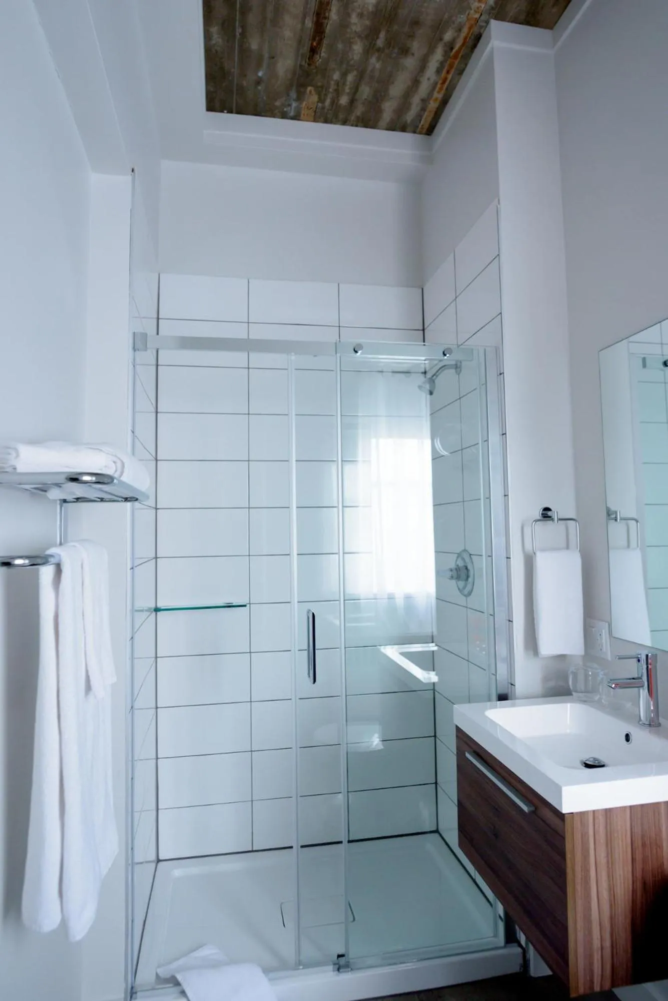 Shower in Le Central