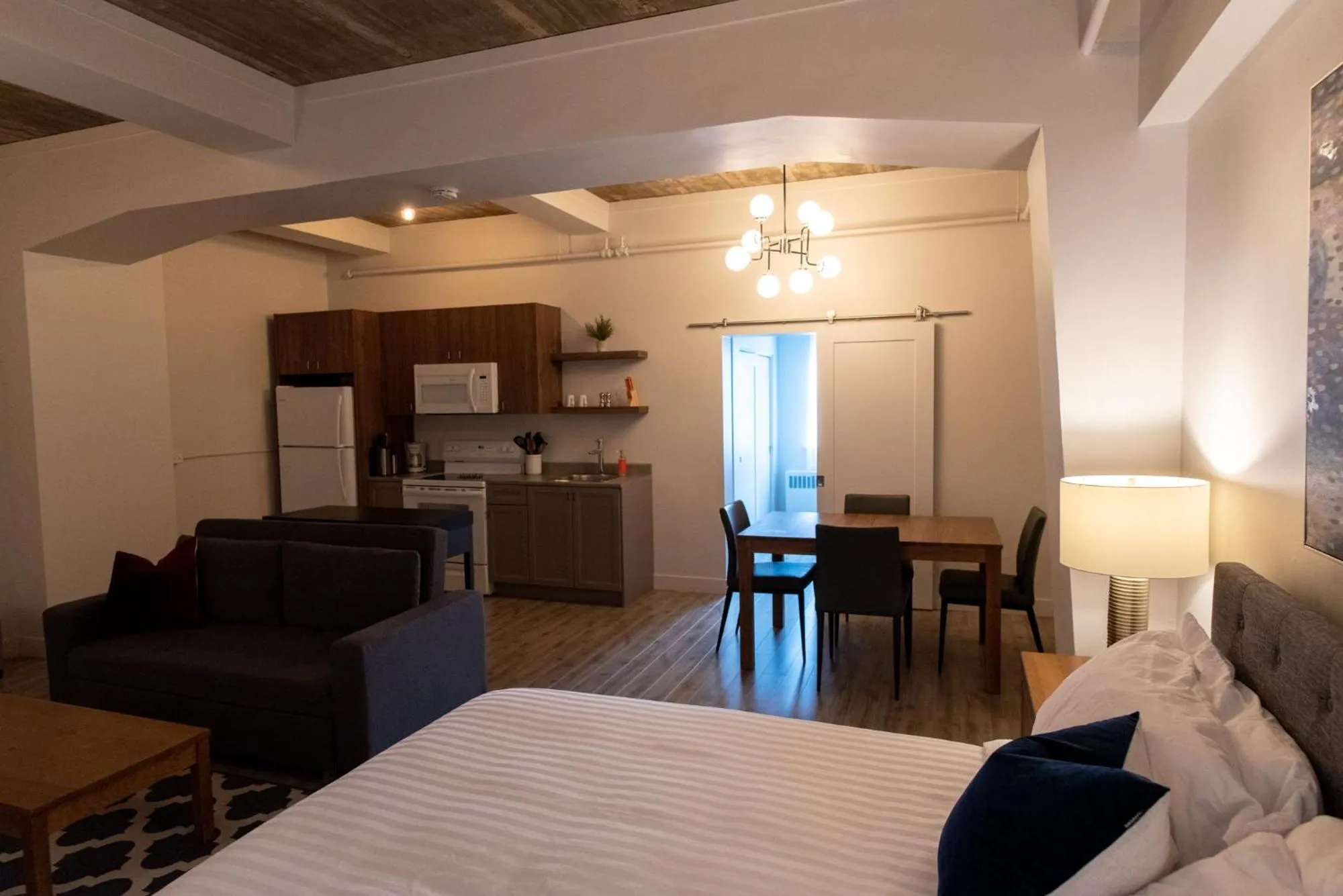 Photo of the whole room, Bed in Le Central