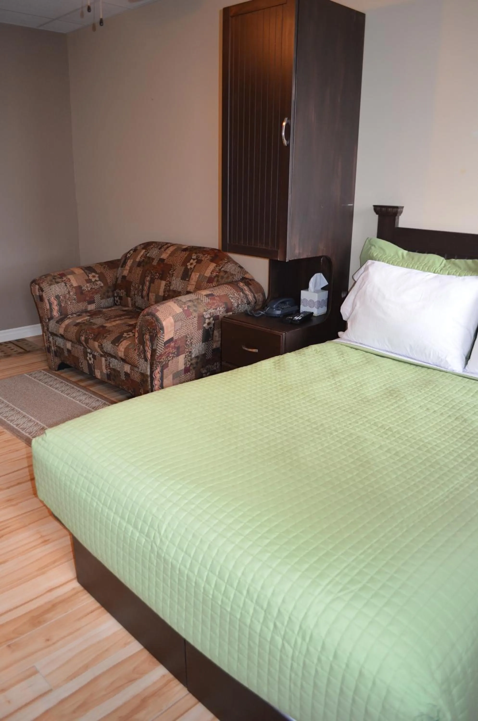 Bedroom, Bed in Le Citadin