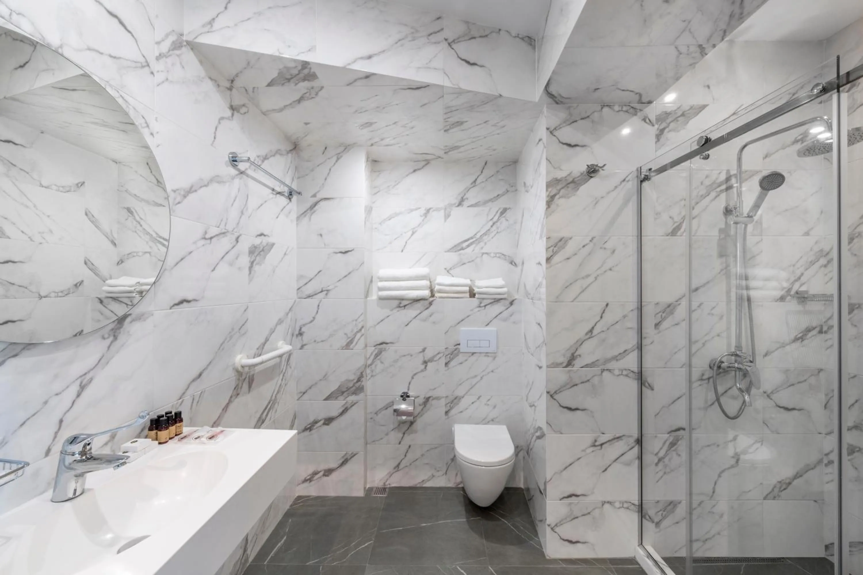 Shower in Hotel Address 9D