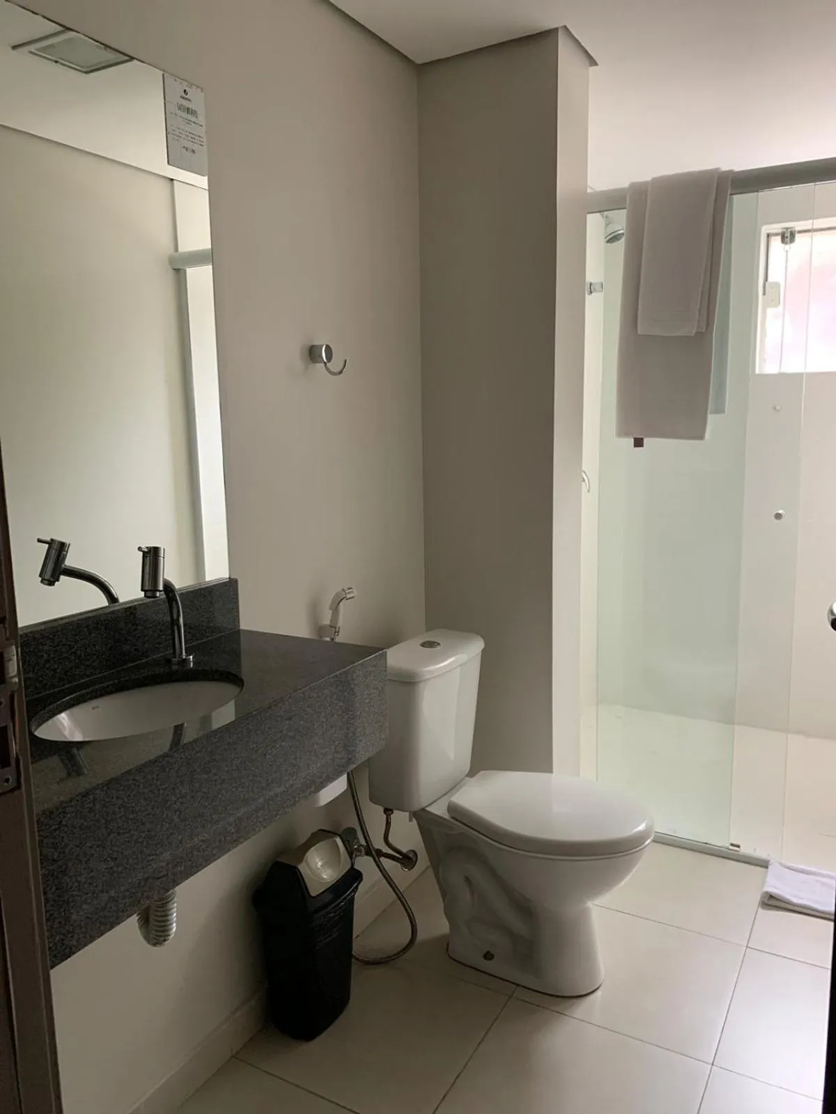 Shower in Hotel Valerim Itajaí / Navegantes