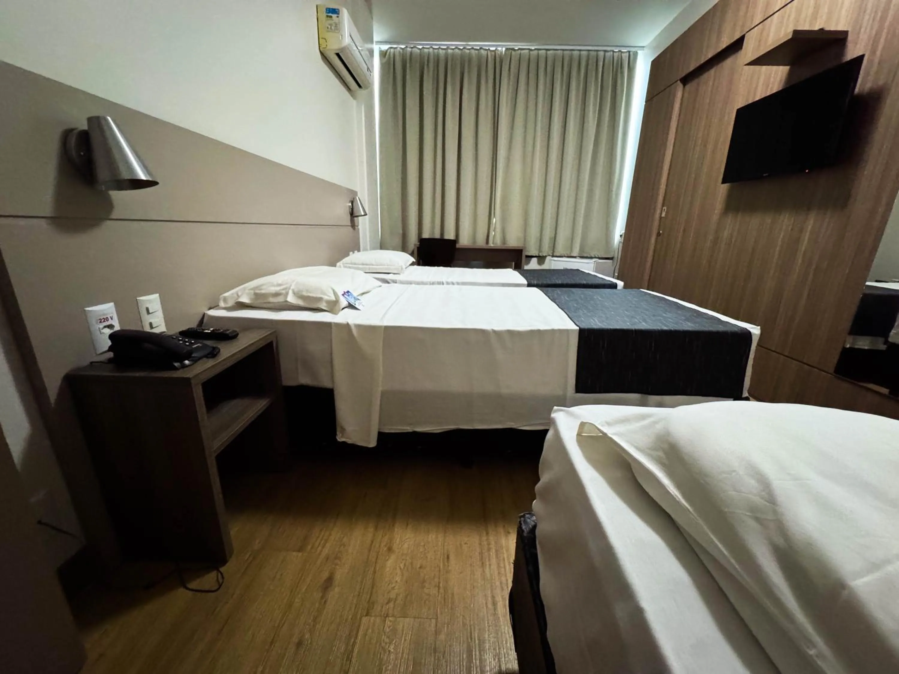 TV and multimedia, Bed in Hotel Valerim Itajaí / Navegantes