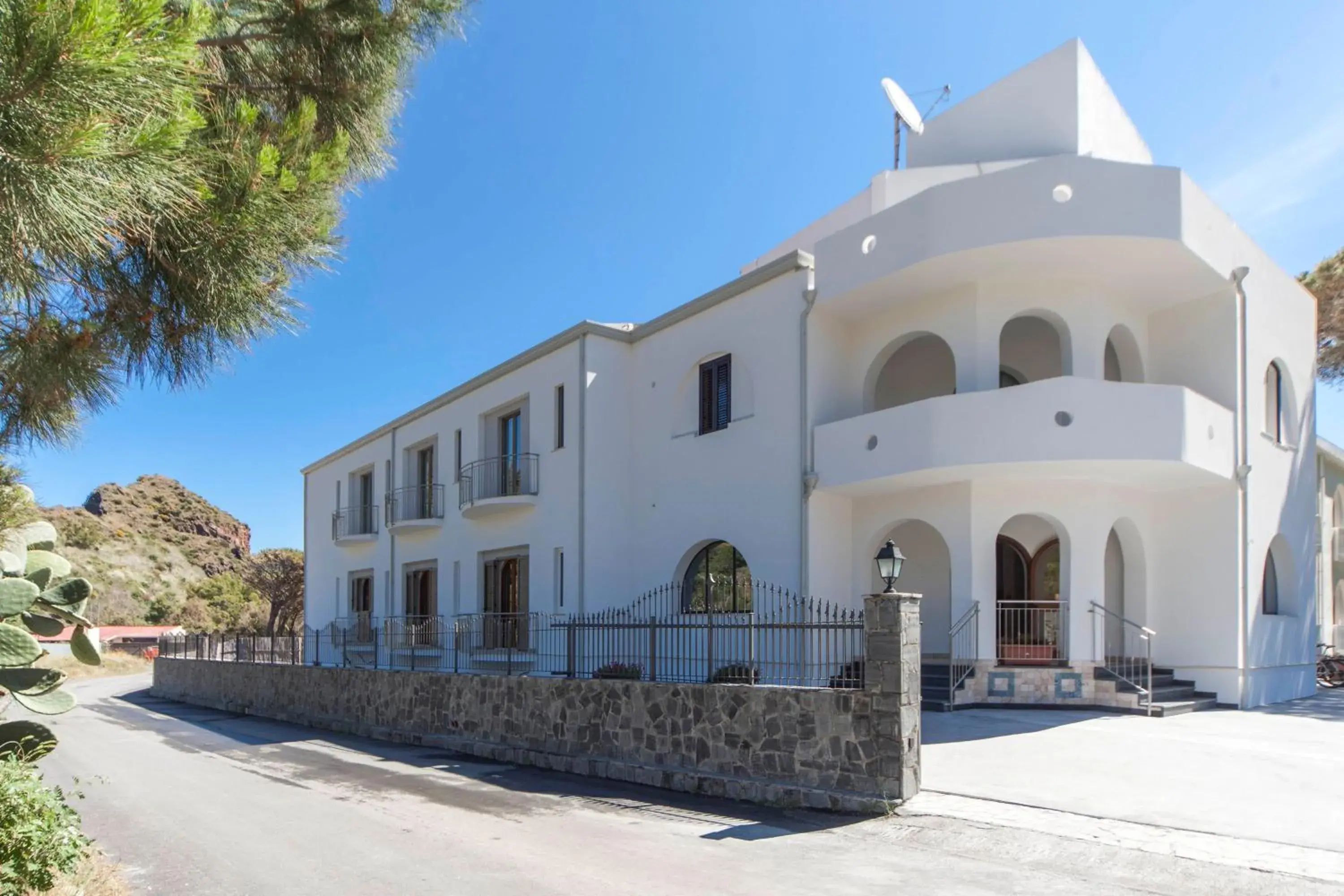 Street view, Property Building in Hotel Orsa Maggiore