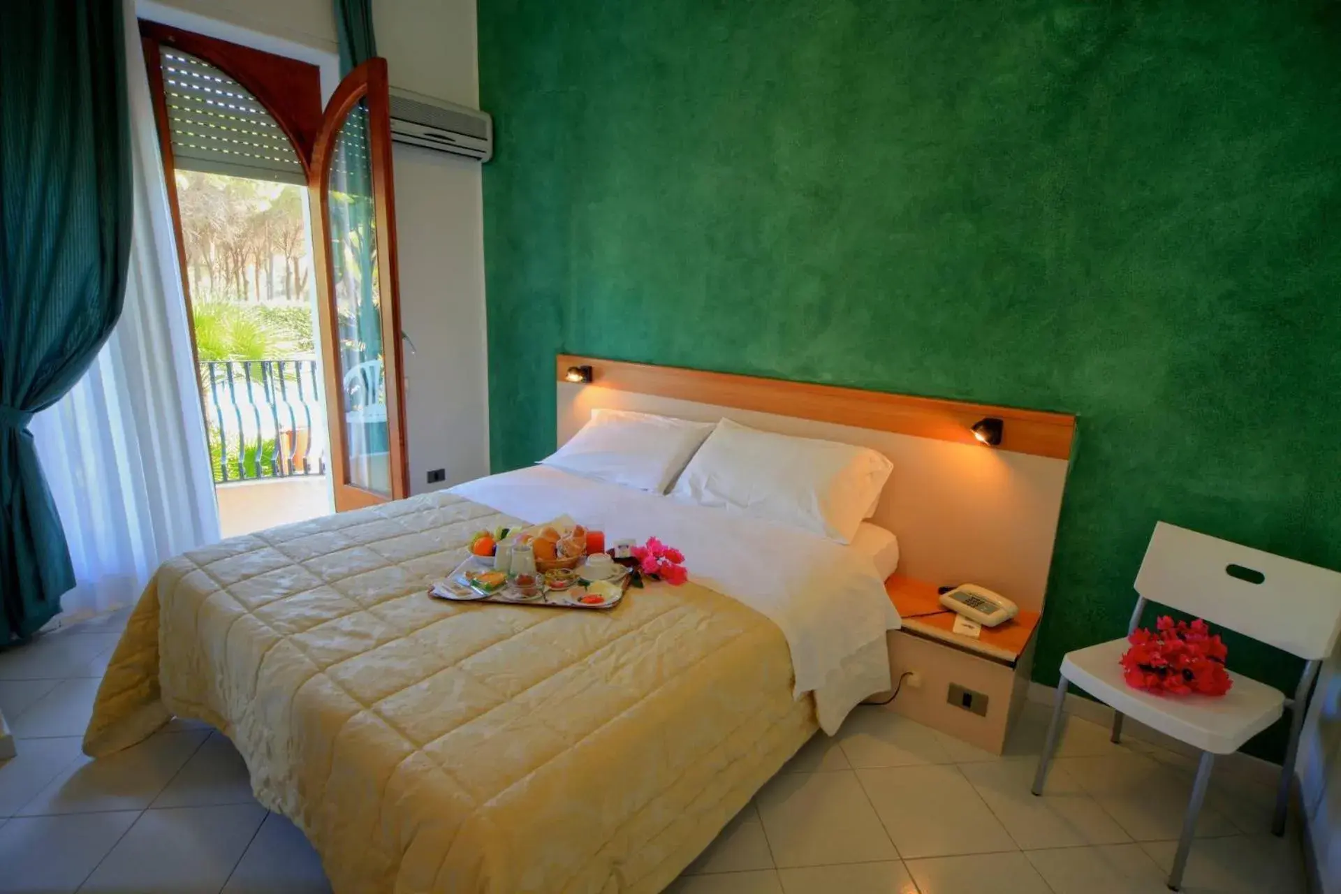 Bedroom, Bed in Hotel Orsa Maggiore