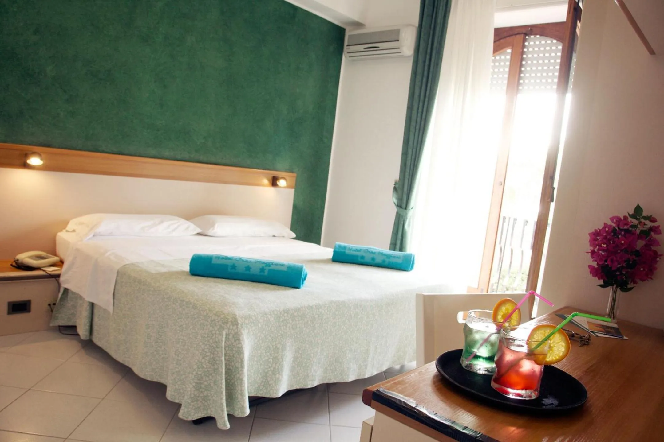 Bedroom, Bed in Hotel Orsa Maggiore