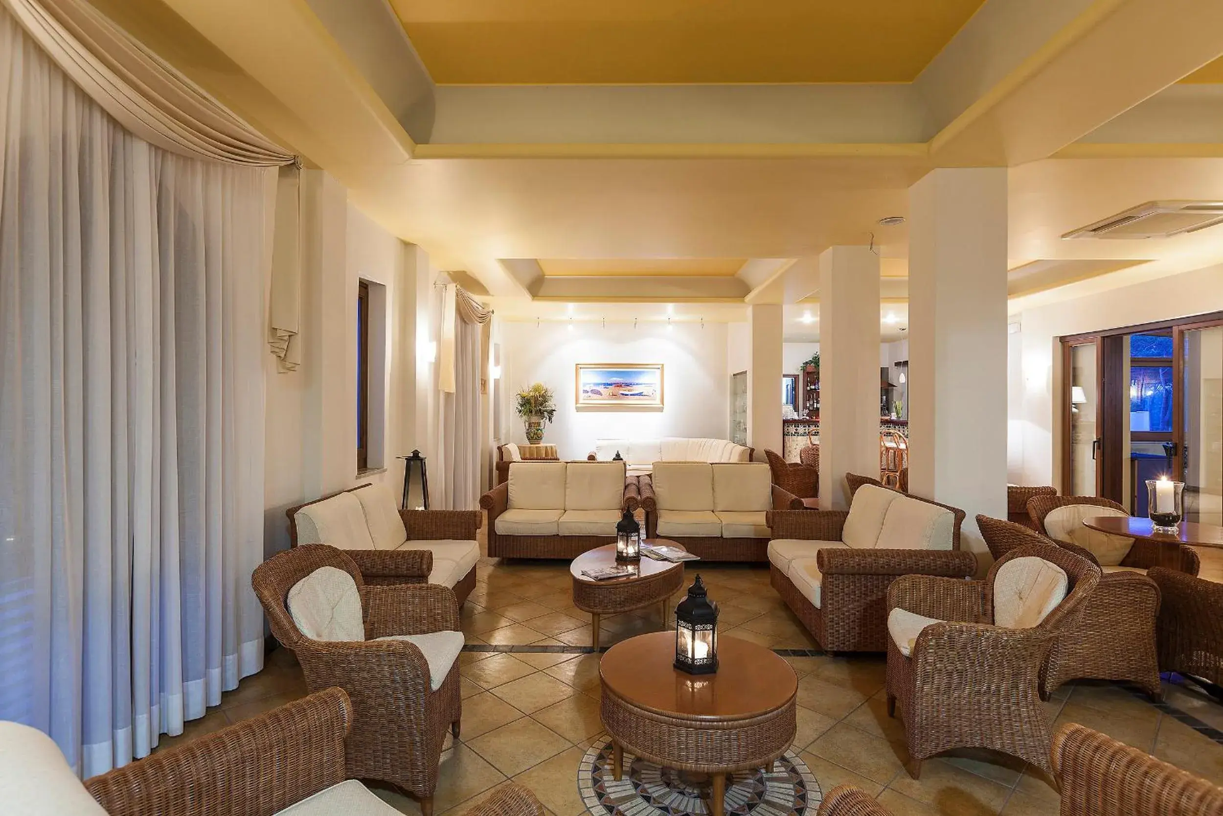 Lobby or reception, Lounge/Bar in Hotel Orsa Maggiore