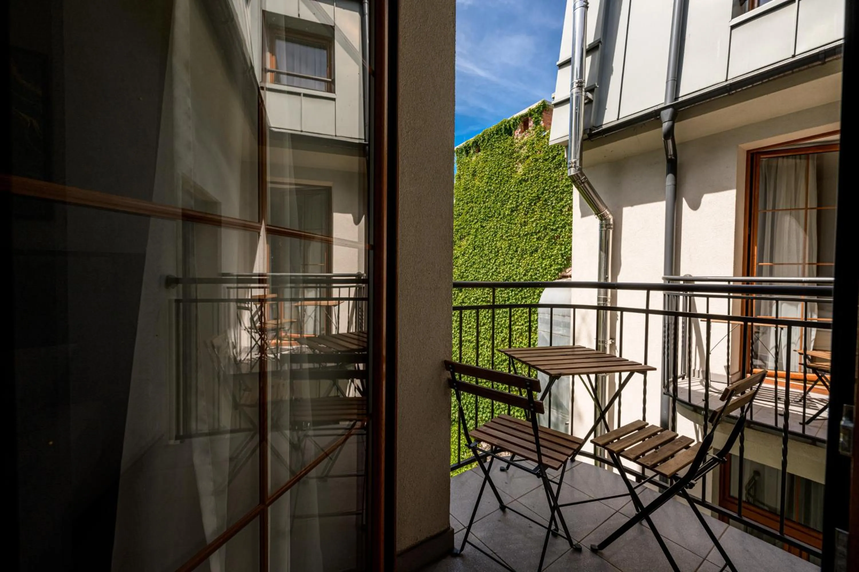 Day in ON/SET APARTHOTEL