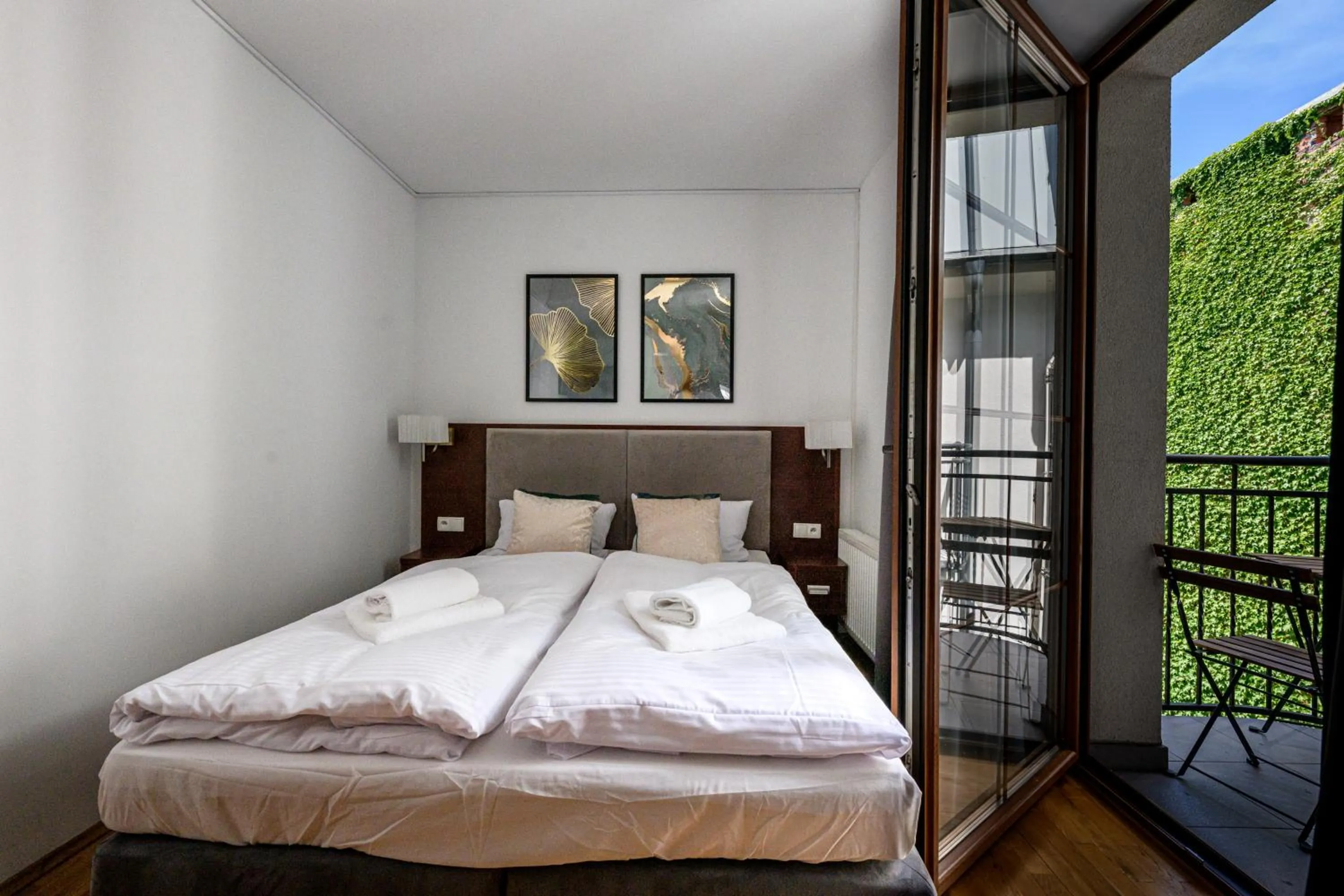 Bed in ON/SET APARTHOTEL